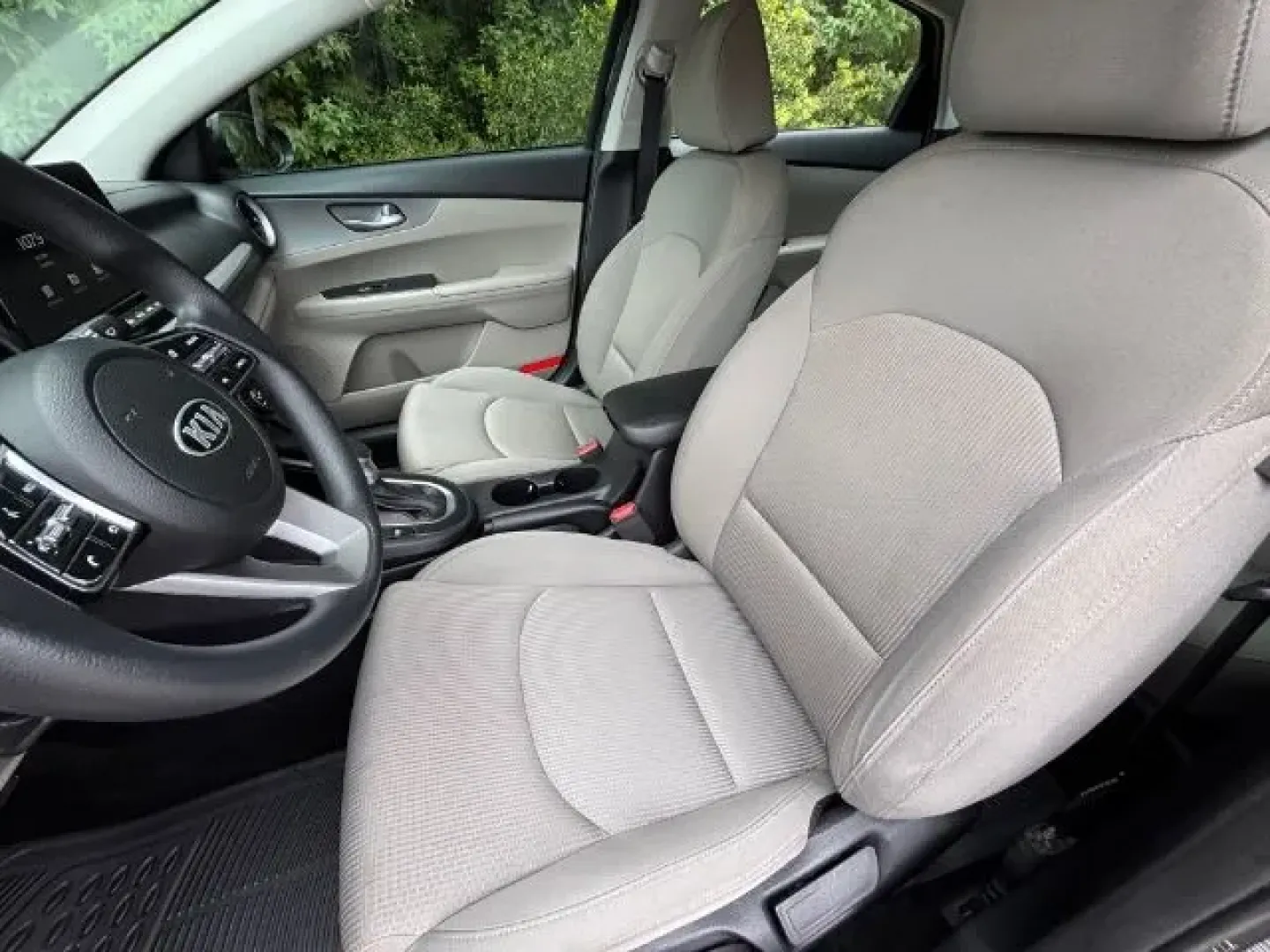 2021 /Gray Kia Forte LXS (3KPF24AD0ME) with an 2L I-4 DOHC engine, located at 2761 East Hwy 501, Conway, SC, 29526, (843) 331-1151, 33.781528, -78.989883 - Looking for an affordable yet stylish vehicle that seamlessly integrates into your daily routine? Whether you're commuting to work, picking up the kids, or heading out on weekend adventures, our 2021 Kia Forte LXS is the perfect fit. Designed for budget-conscious buyers who don't want to sacrifice q - Photo#10