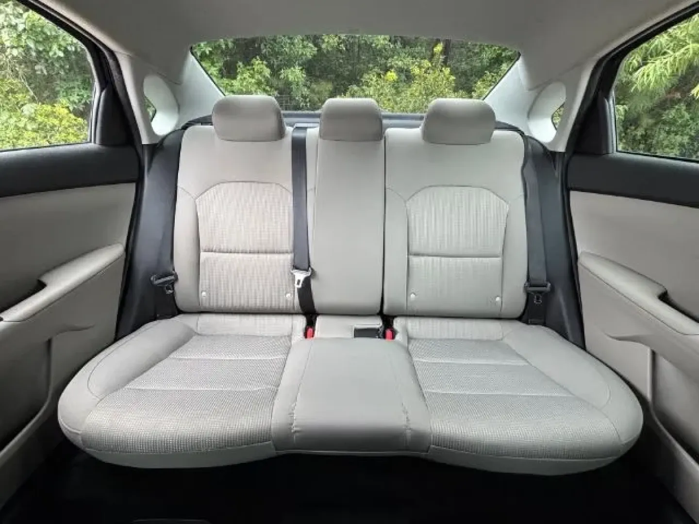 2021 /Gray Kia Forte LXS (3KPF24AD0ME) with an 2L I-4 DOHC engine, located at 2761 East Hwy 501, Conway, SC, 29526, (843) 331-1151, 33.781528, -78.989883 - Looking for an affordable yet stylish vehicle that seamlessly integrates into your daily routine? Whether you're commuting to work, picking up the kids, or heading out on weekend adventures, our 2021 Kia Forte LXS is the perfect fit. Designed for budget-conscious buyers who don't want to sacrifice q - Photo#12