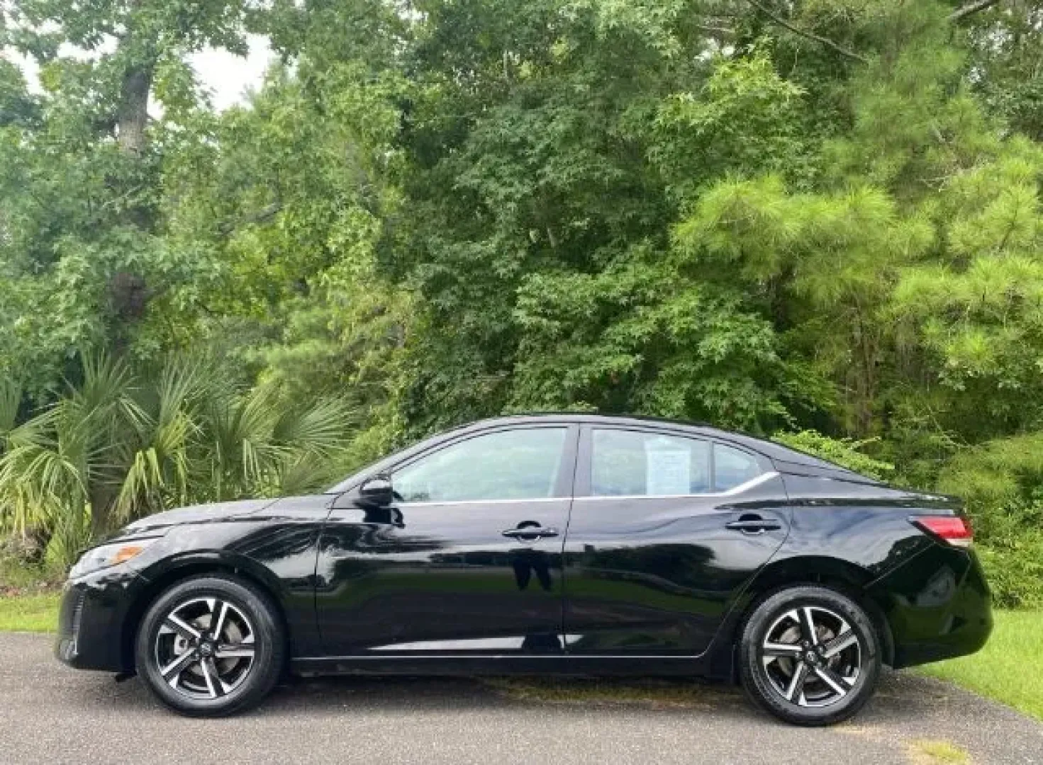 2024 /Charcoal Nissan Sentra SV Xtronic CVT (3N1AB8CVXRY) with an 2L I-4 gasoline direct injection engine, located at 2761 East Hwy 501, Conway, SC, 29526, (843) 331-1151, 33.781528, -78.989883 - Experience the perfect blend of comfort, style, and practicality with this stunning 2024 Nissan Sentra SV, now available at Car City - Calabash. This sedan is not just a mode of transportation; it's an essential part of your lifestyle. Whether you're commuting to work, running errands, or planning a - Photo#1