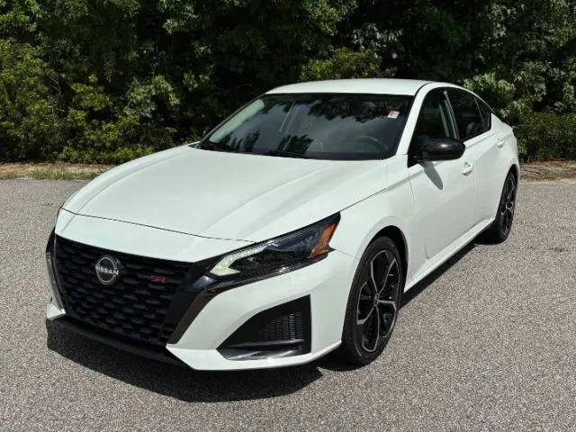 photo of 2023 Nissan Altima SR FWD