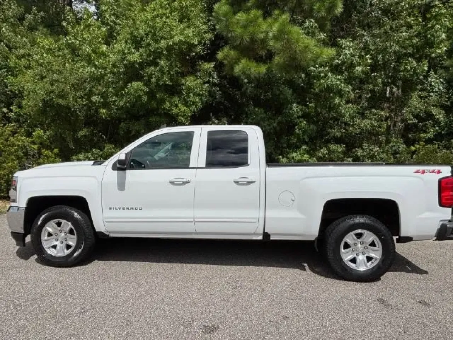 2018 /Jet Black Chevrolet Silverado 1500 1LT (1GCVKREC8JZ) with an EcoTec3 4.3L V-6 gasoline direct injection engine, located at 2761 East Hwy 501, Conway, SC, 29526, (843) 331-1151, 33.781528, -78.989883 - **Unleash Your Adventurous Spirit with the 2018 Chevrolet Silverado 1500 at Car City - Conway!** <br /> <br /> Are you ready to take your weekends to the next level or tackle your daily commute with ease? The 2018 Chevrolet Silverado 1500 is your perfect companion, offering not just a truck but a li - Photo#2