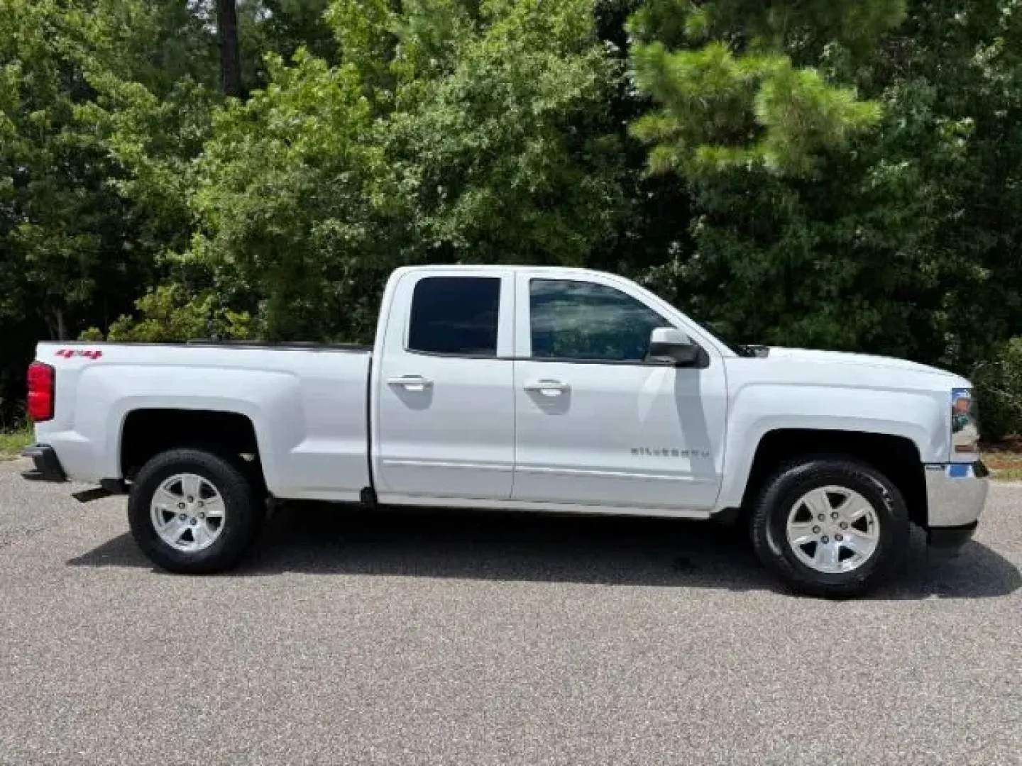 2018 /Jet Black Chevrolet Silverado 1500 1LT (1GCVKREC8JZ) with an EcoTec3 4.3L V-6 gasoline direct injection engine, located at 2761 East Hwy 501, Conway, SC, 29526, (843) 331-1151, 33.781528, -78.989883 - **Unleash Your Adventurous Spirit with the 2018 Chevrolet Silverado 1500 at Car City - Conway!** <br /> <br /> Are you ready to take your weekends to the next level or tackle your daily commute with ease? The 2018 Chevrolet Silverado 1500 is your perfect companion, offering not just a truck but a li - Photo#3