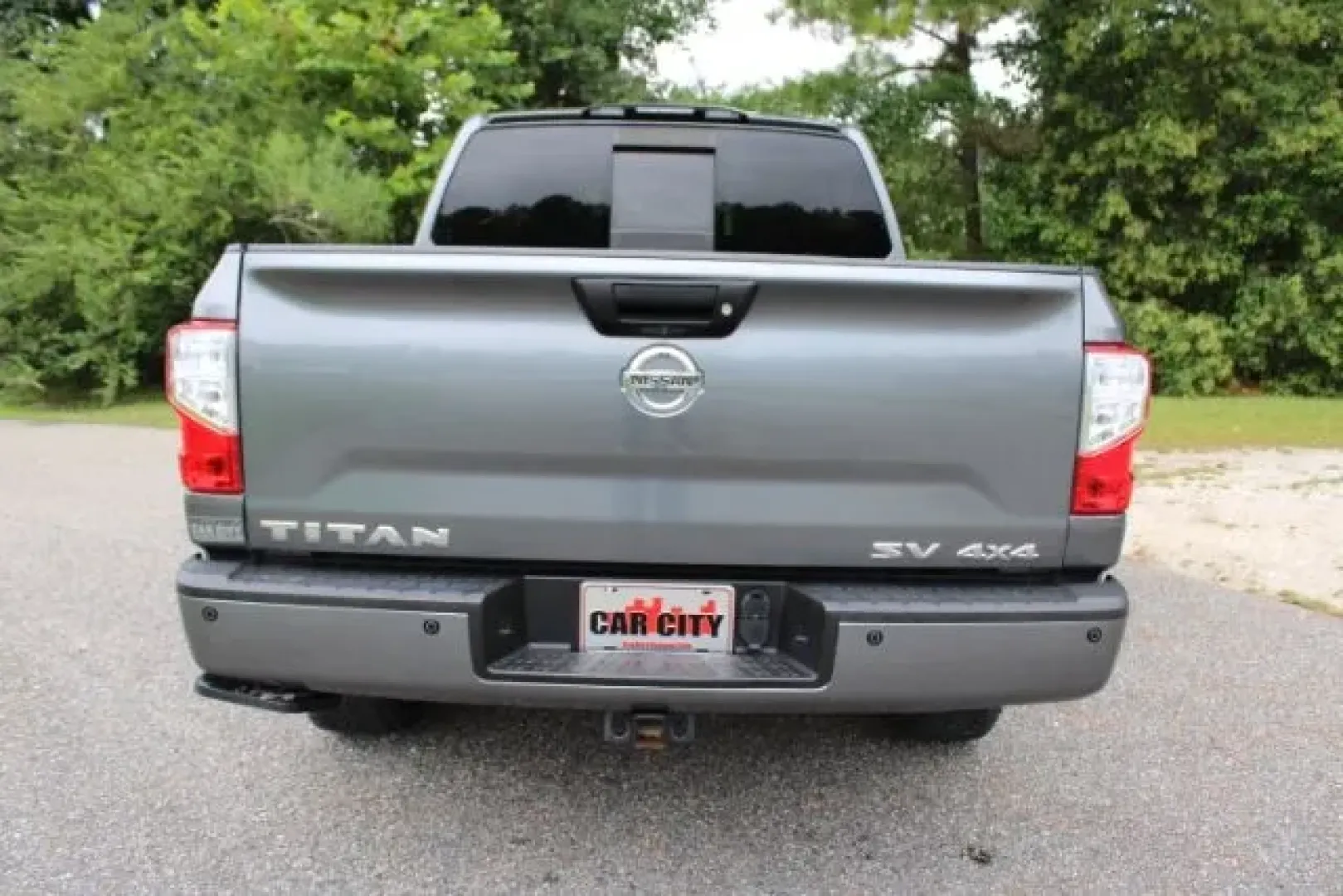 2018 Nissan TITAN SV (1N6AA1E56JN) with an Endurance 5.6L V-8 gasoline direct injection engine, located at 3598 James B White Hwy South, Whiteville, NC, 28472, (910) 642-3196, 34.294846, -78.732613 - **Unleash Your Adventure with the 2018 Nissan TITAN SV Crew Cab at Car City - Whitesville!**<br /> <br /> Are you ready for your next adventure? Whether you're hauling equipment for a weekend project, hitting the open road for a camping trip, or just need a reliable truck for daily errands, our 2018 - Photo#4