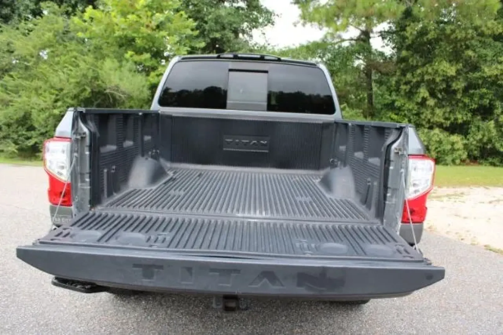 2018 Nissan TITAN SV (1N6AA1E56JN) with an Endurance 5.6L V-8 gasoline direct injection engine, located at 3598 James B White Hwy South, Whiteville, NC, 28472, (910) 642-3196, 34.294846, -78.732613 - **Unleash Your Adventure with the 2018 Nissan TITAN SV Crew Cab at Car City - Whitesville!**<br /> <br /> Are you ready for your next adventure? Whether you're hauling equipment for a weekend project, hitting the open road for a camping trip, or just need a reliable truck for daily errands, our 2018 - Photo#5