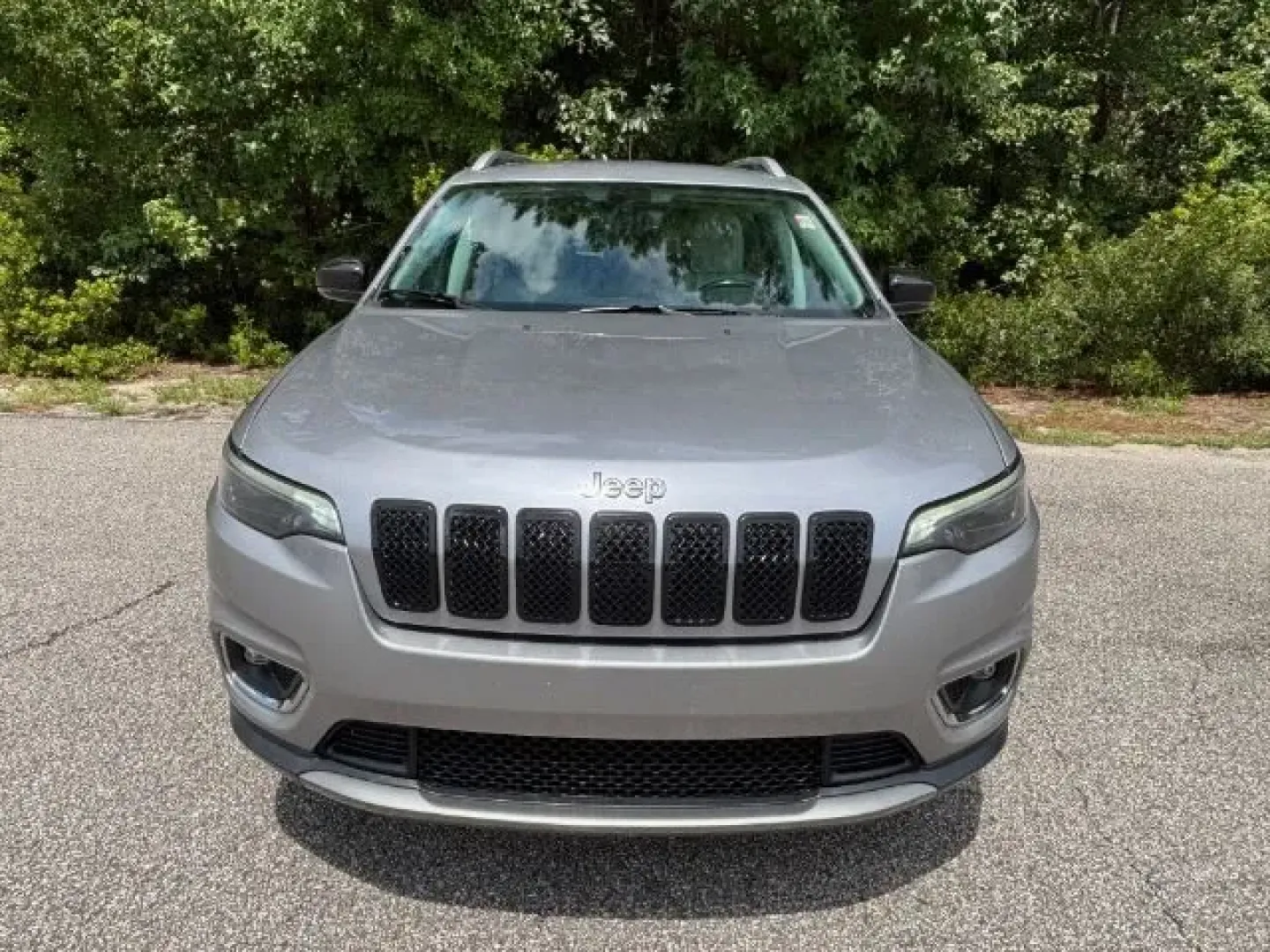 2020 /WHITE PREMIUM LEATHE Jeep Cherokee Limited FWD (1C4PJLDB7LD) with an 2.4L L4 DOHC 16V engine, 9-Speed Automatic transmission, located at 2761 East Hwy 501, Conway, SC, 29526, (843) 331-1151, 33.781528, -78.989883 - Experience the thrill of adventure and comfort on your daily commute with the 2020 Jeep Cherokee Limited FWD, now available at Car City - Conway. This stunning crossover, finished in a sleek Billet Silver Metallic color, is designed for those who live life to the fullest-whether you're navigating th - Photo#4