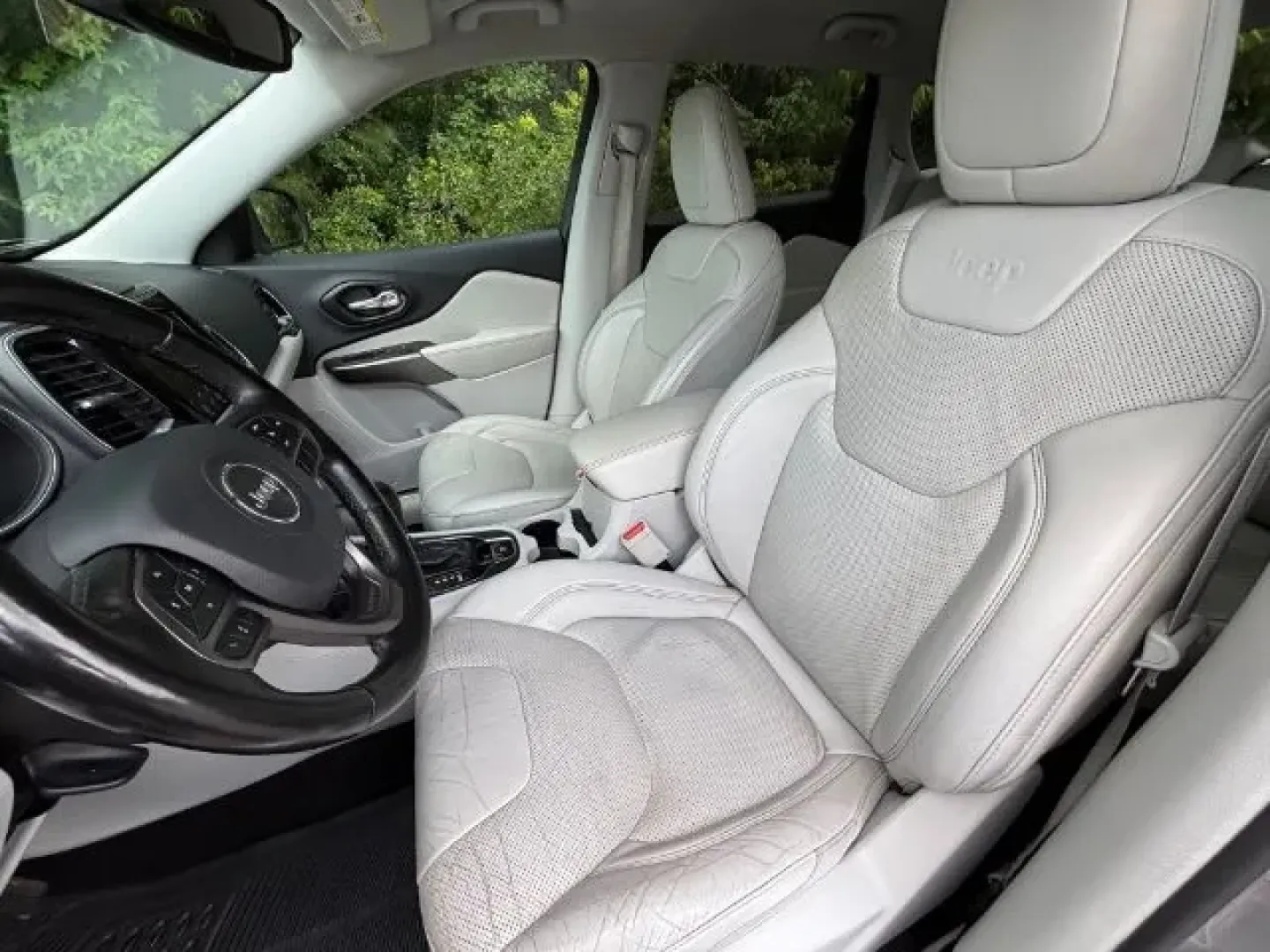 2020 /WHITE PREMIUM LEATHE Jeep Cherokee Limited FWD (1C4PJLDB7LD) with an 2.4L L4 DOHC 16V engine, 9-Speed Automatic transmission, located at 2761 East Hwy 501, Conway, SC, 29526, (843) 331-1151, 33.781528, -78.989883 - Experience the thrill of adventure and comfort on your daily commute with the 2020 Jeep Cherokee Limited FWD, now available at Car City - Conway. This stunning crossover, finished in a sleek Billet Silver Metallic color, is designed for those who live life to the fullest-whether you're navigating th - Photo#9