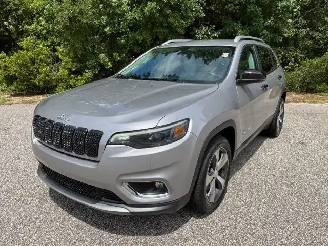 photo of 2020 Jeep Cherokee Limited FWD