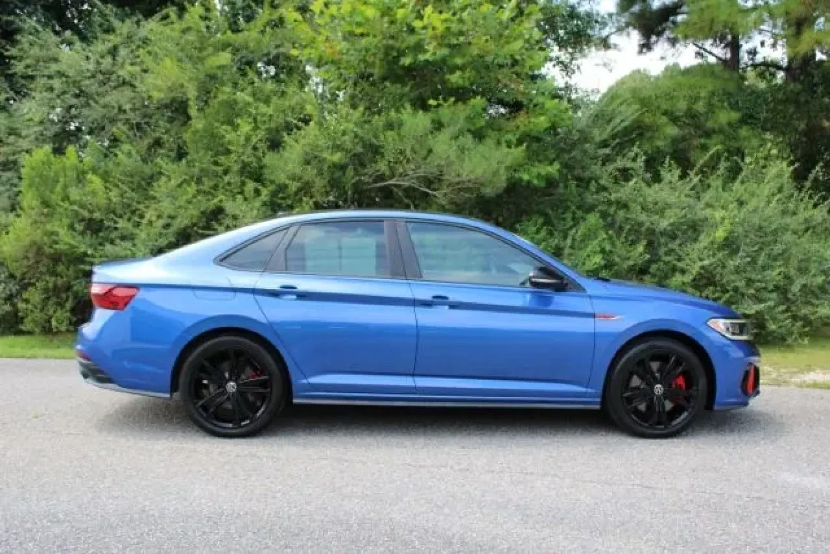 2022 Volkswagen Jetta 2.0T Autobahn (3VW2T7BU3NM) with an 2L I-4 gasoline direct injection engine, located at 3598 James B White Hwy South, Whiteville, NC, 28472, (910) 642-3196, 34.294846, -78.732613 - ### Discover Your Next Adventure with the 2022 Volkswagen Jetta at Car City - Whitesville<br /> <br /> Are you a commuter tired of the daily grind? Or perhaps a growing family seeking a versatile and stylish vehicle? Look no further than the 2022 Volkswagen Jetta, available now at Car City - Whitesv - Photo#3