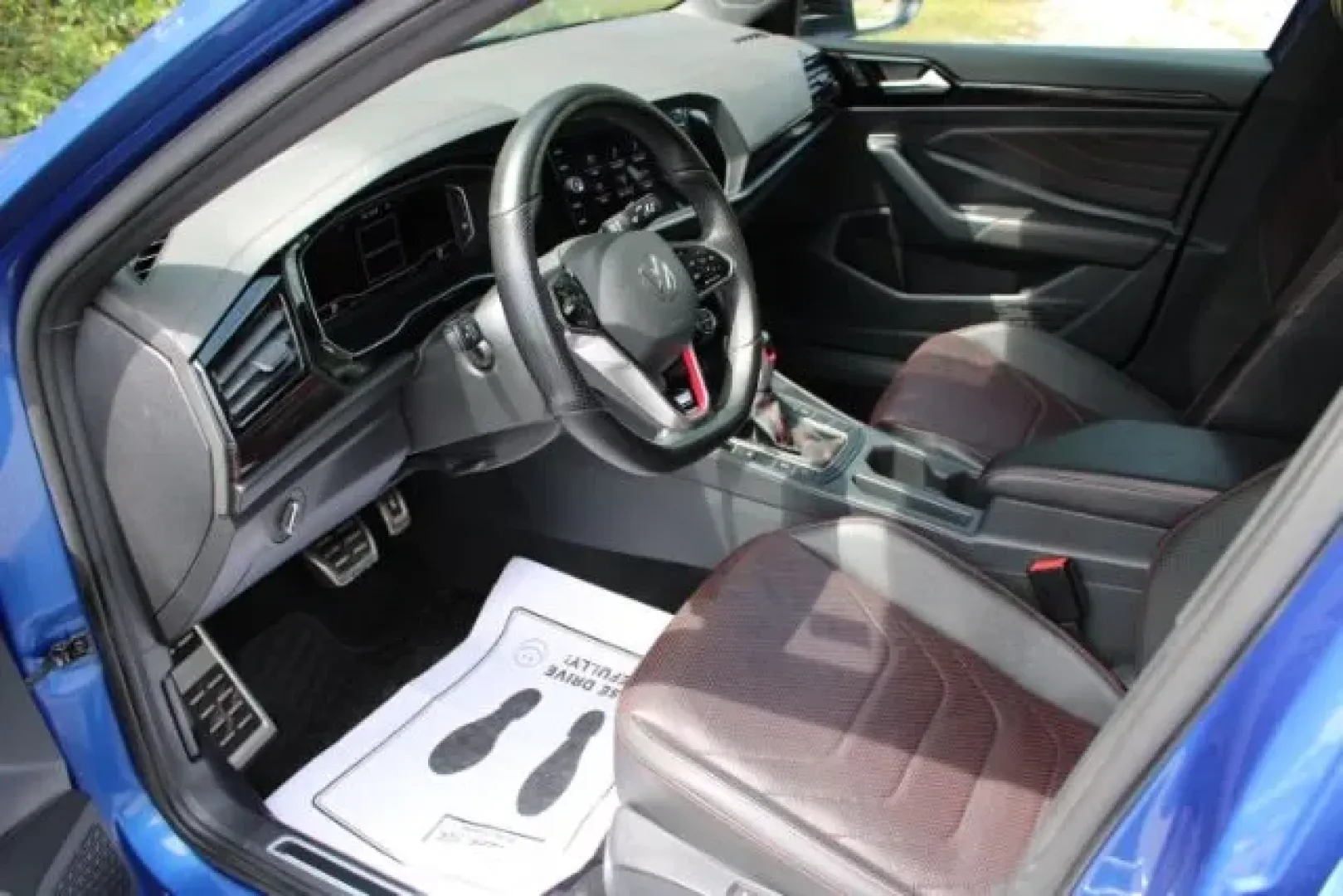2022 Volkswagen Jetta 2.0T Autobahn (3VW2T7BU3NM) with an 2L I-4 gasoline direct injection engine, located at 3598 James B White Hwy South, Whiteville, NC, 28472, (910) 642-3196, 34.294846, -78.732613 - ### Discover Your Next Adventure with the 2022 Volkswagen Jetta at Car City - Whitesville<br /> <br /> Are you a commuter tired of the daily grind? Or perhaps a growing family seeking a versatile and stylish vehicle? Look no further than the 2022 Volkswagen Jetta, available now at Car City - Whitesv - Photo#7