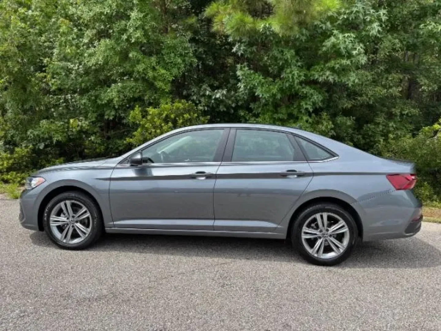 2024 /Titan Black Volkswagen Jetta 1.5T SE (3VW7M7BU8RM) with an 1.5L I-4 gasoline direct injection engine, located at 2761 East Hwy 501, Conway, SC, 29526, (843) 331-1151, 33.781528, -78.989883 - **Discover Your Next Adventure with the 2024 Volkswagen Jetta at Car City - Conway!** <br /> <br /> Are you searching for the perfect sedan that combines style, comfort, and affordability for your daily commute or weekend getaways? Look no further! The 2024 Volkswagen Jetta, now available at Car Cit - Photo#2