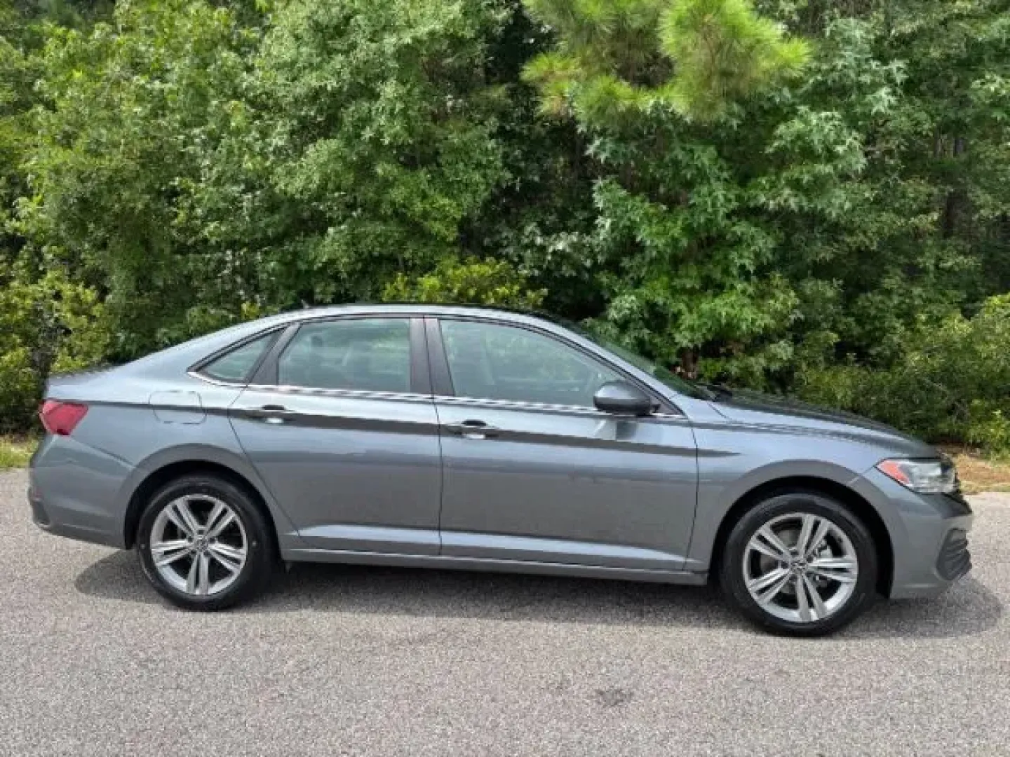 2024 /Titan Black Volkswagen Jetta 1.5T SE (3VW7M7BU8RM) with an 1.5L I-4 gasoline direct injection engine, located at 2761 East Hwy 501, Conway, SC, 29526, (843) 331-1151, 33.781528, -78.989883 - **Discover Your Next Adventure with the 2024 Volkswagen Jetta at Car City - Conway!** <br /> <br /> Are you searching for the perfect sedan that combines style, comfort, and affordability for your daily commute or weekend getaways? Look no further! The 2024 Volkswagen Jetta, now available at Car Cit - Photo#3