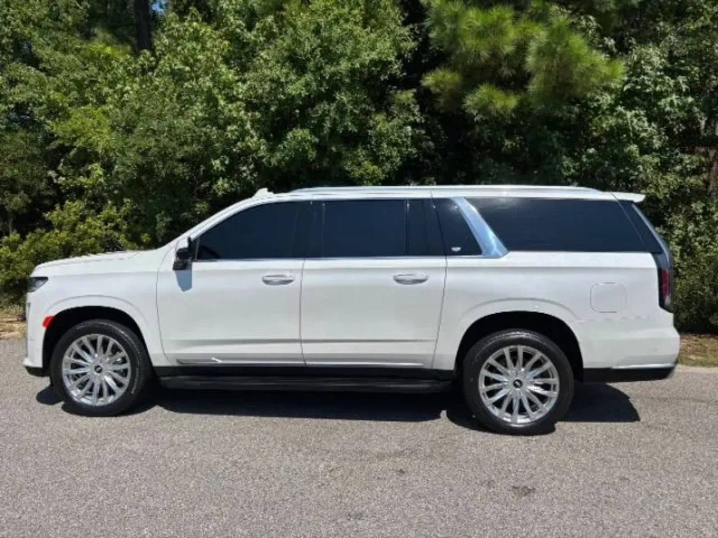 2022 Cadillac Escalade ESV 4WD Premium Luxury (1GYS4KKL7NR) with an Other engine, located at 2761 East Hwy 501, Conway, SC, 29526, (843) 331-1151, 33.781528, -78.989883 - Discover the ultimate blend of luxury, space, and performance with this stunning 2022 Cadillac Escalade ESV, now available at Car City - Conway in Conway, SC. This vehicle is perfect for growing families, weekend adventurers, or anyone who values comfort and top-tier features on daily commutes. With - Photo#2