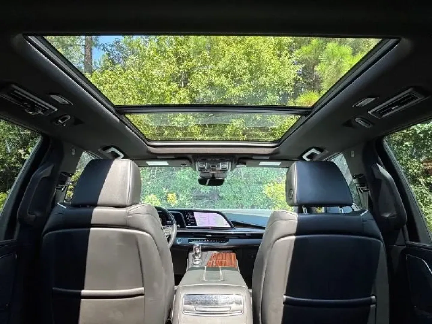 2022 Cadillac Escalade ESV 4WD Premium Luxury (1GYS4KKL7NR) with an Other engine, located at 2761 East Hwy 501, Conway, SC, 29526, (843) 331-1151, 33.781528, -78.989883 - Discover the ultimate blend of luxury, space, and performance with this stunning 2022 Cadillac Escalade ESV, now available at Car City - Conway in Conway, SC. This vehicle is perfect for growing families, weekend adventurers, or anyone who values comfort and top-tier features on daily commutes. With - Photo#9