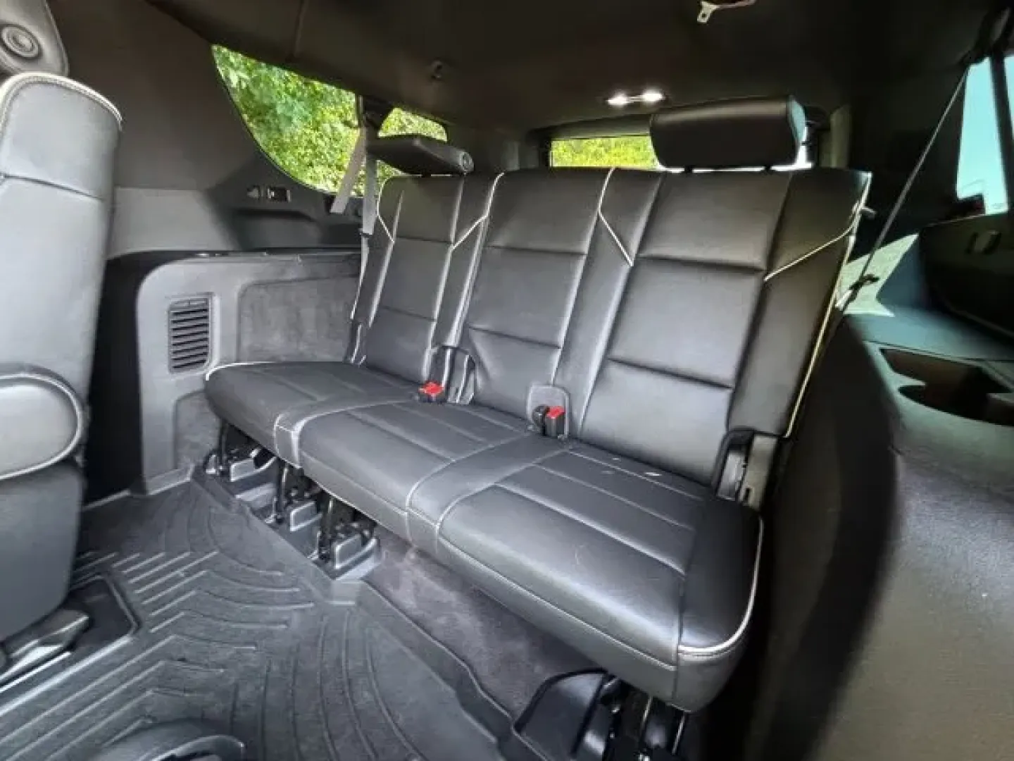 2022 Cadillac Escalade ESV 4WD Premium Luxury (1GYS4KKL7NR) with an Other engine, located at 2761 East Hwy 501, Conway, SC, 29526, (843) 331-1151, 33.781528, -78.989883 - Discover the ultimate blend of luxury, space, and performance with this stunning 2022 Cadillac Escalade ESV, now available at Car City - Conway in Conway, SC. This vehicle is perfect for growing families, weekend adventurers, or anyone who values comfort and top-tier features on daily commutes. With - Photo#15