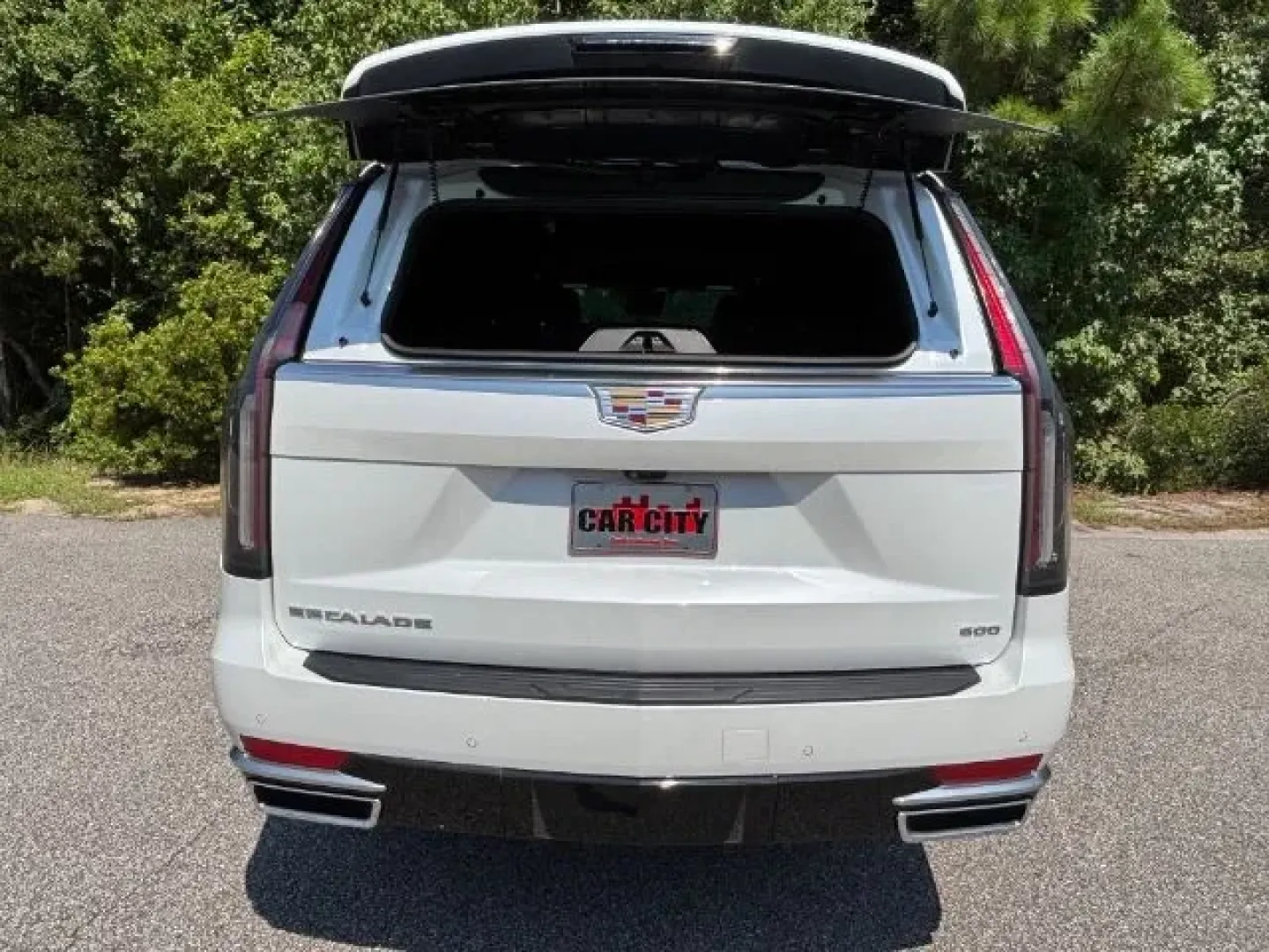 2022 Cadillac Escalade ESV 4WD Premium Luxury (1GYS4KKL7NR) with an Other engine, located at 2761 East Hwy 501, Conway, SC, 29526, (843) 331-1151, 33.781528, -78.989883 - Discover the ultimate blend of luxury, space, and performance with this stunning 2022 Cadillac Escalade ESV, now available at Car City - Conway in Conway, SC. This vehicle is perfect for growing families, weekend adventurers, or anyone who values comfort and top-tier features on daily commutes. With - Photo#18