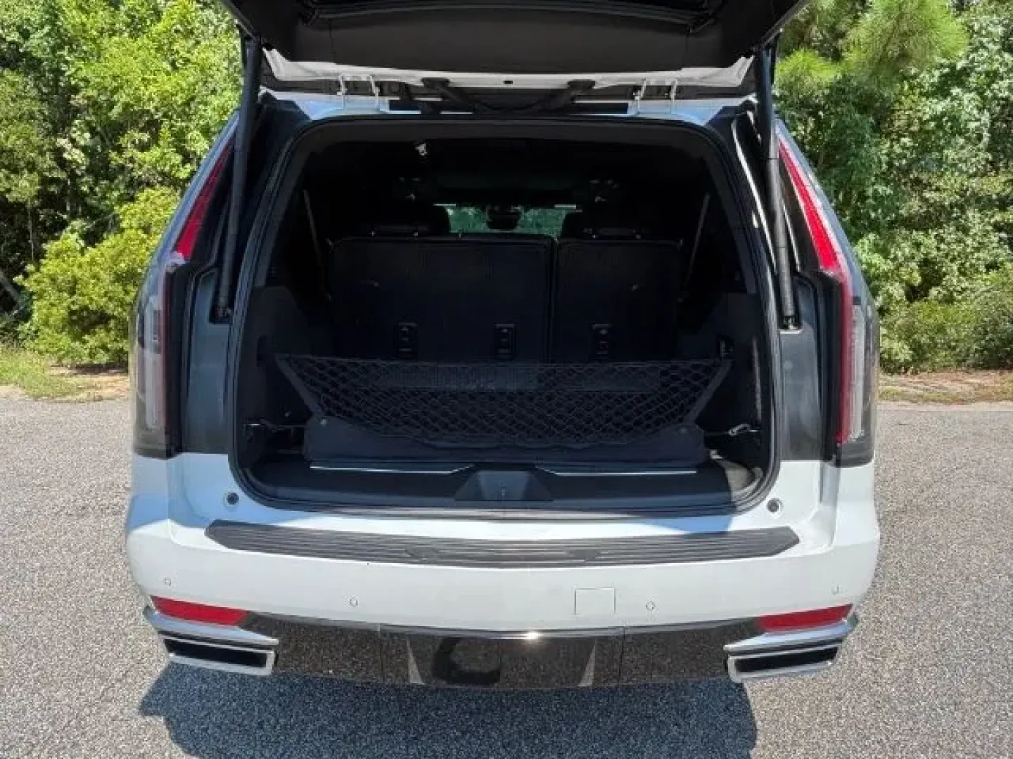2022 Cadillac Escalade ESV 4WD Premium Luxury (1GYS4KKL7NR) with an Other engine, located at 2761 East Hwy 501, Conway, SC, 29526, (843) 331-1151, 33.781528, -78.989883 - Discover the ultimate blend of luxury, space, and performance with this stunning 2022 Cadillac Escalade ESV, now available at Car City - Conway in Conway, SC. This vehicle is perfect for growing families, weekend adventurers, or anyone who values comfort and top-tier features on daily commutes. With - Photo#19