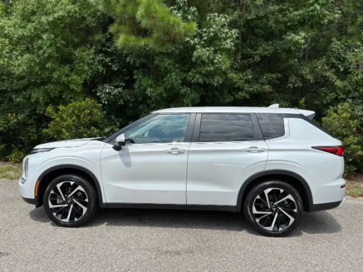 2023 /BLACK VINYL/CLOTH Mitsubishi Outlander SE 2.5 S-AWC | SE Black Edition S-AWC | SE Special Editiont S-AWC | Ralliar (JA4J4UA84PZ) with an Other engine, located at 2761 East Hwy 501, Conway, SC, 29526, (843) 331-1151, 33.781528, -78.989883 - **Explore New Adventures with the 2023 Mitsubishi Outlander at Car City - Conway!**<br /> <br /> Are you ready to elevate your family trips or weekend getaways? The versatile and spacious 2023 Mitsubishi Outlander is the ideal SUV for growing families, adventure seekers, or anyone in need of a relia - Photo#2