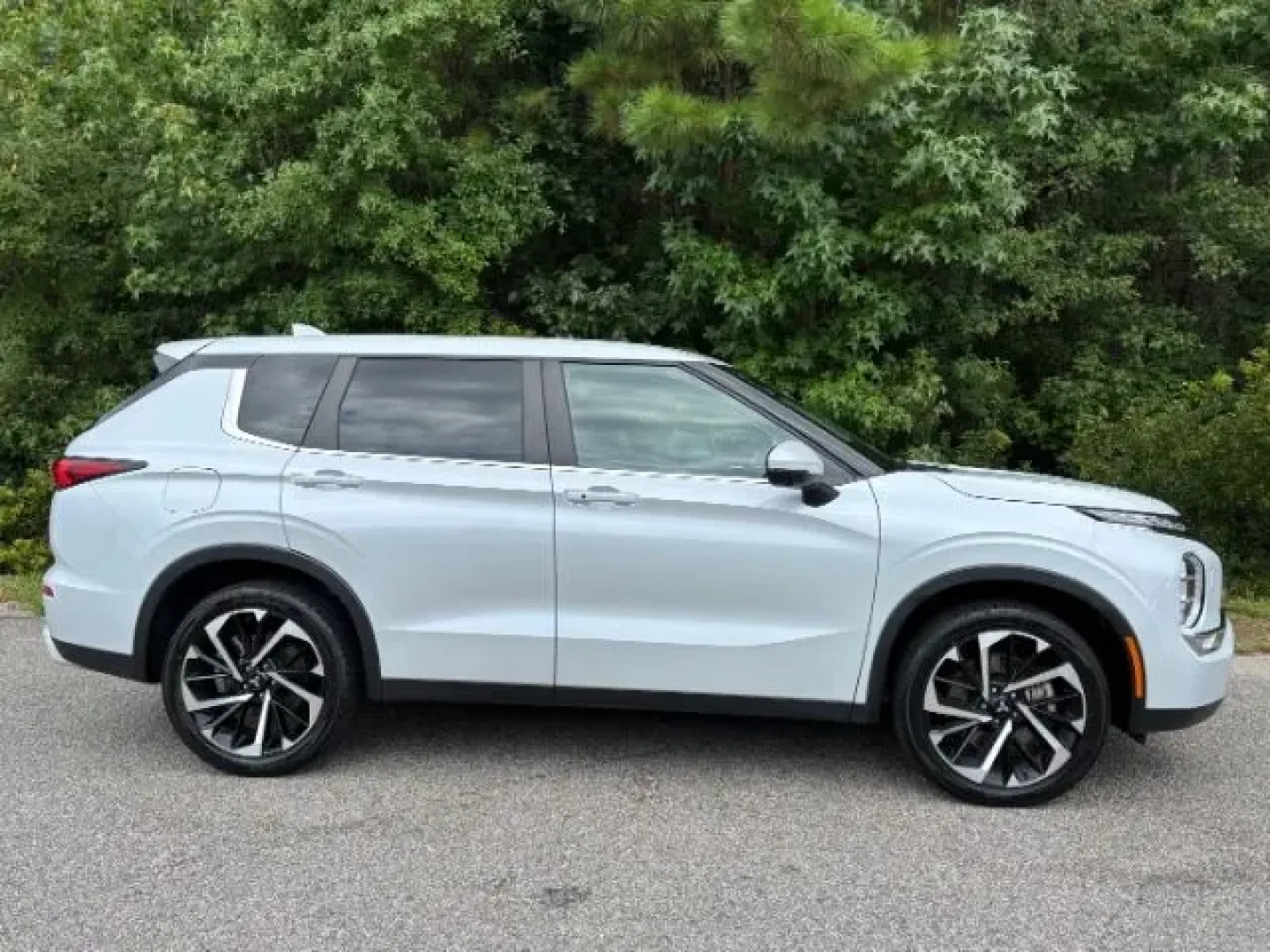 2023 /BLACK VINYL/CLOTH Mitsubishi Outlander SE 2.5 S-AWC | SE Black Edition S-AWC | SE Special Editiont S-AWC | Ralliar (JA4J4UA84PZ) with an Other engine, located at 2761 East Hwy 501, Conway, SC, 29526, (843) 331-1151, 33.781528, -78.989883 - **Explore New Adventures with the 2023 Mitsubishi Outlander at Car City - Conway!**<br /> <br /> Are you ready to elevate your family trips or weekend getaways? The versatile and spacious 2023 Mitsubishi Outlander is the ideal SUV for growing families, adventure seekers, or anyone in need of a relia - Photo#3
