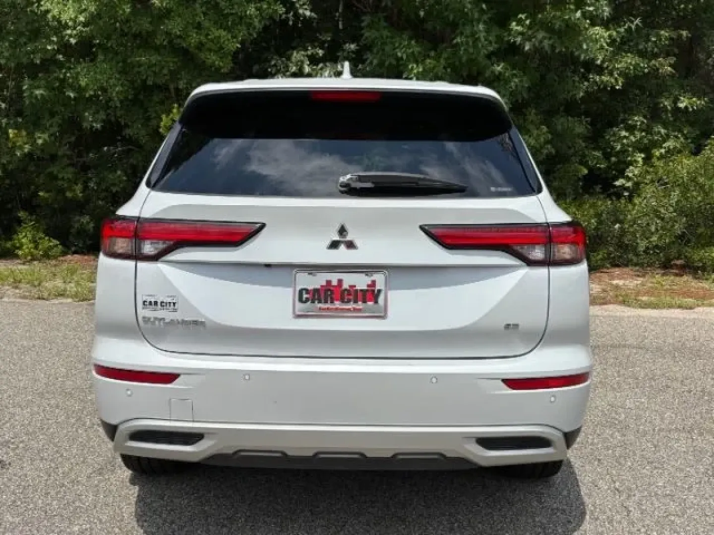 2023 /BLACK VINYL/CLOTH Mitsubishi Outlander SE 2.5 S-AWC | SE Black Edition S-AWC | SE Special Editiont S-AWC | Ralliar (JA4J4UA84PZ) with an Other engine, located at 2761 East Hwy 501, Conway, SC, 29526, (843) 331-1151, 33.781528, -78.989883 - **Explore New Adventures with the 2023 Mitsubishi Outlander at Car City - Conway!**<br /> <br /> Are you ready to elevate your family trips or weekend getaways? The versatile and spacious 2023 Mitsubishi Outlander is the ideal SUV for growing families, adventure seekers, or anyone in need of a relia - Photo#5