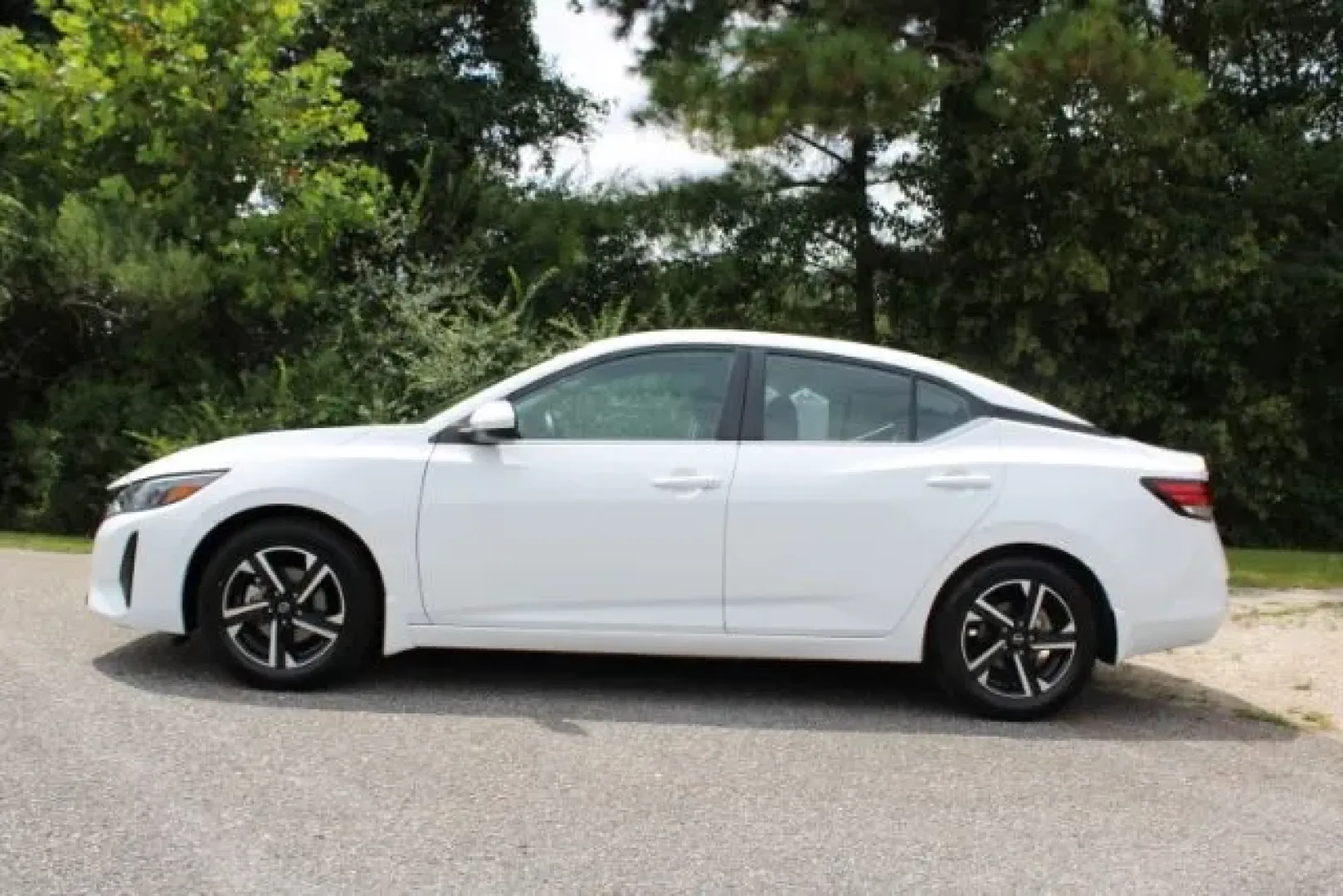 2024 Nissan Sentra SV Xtronic CVT (3N1AB8CV5RY) with an 2L I-4 gasoline direct injection engine, located at 3598 James B White Hwy South, Whiteville, NC, 28472, (910) 642-3196, 34.294846, -78.732613 - Experience the pinnacle of modern driving with this stunning 2024 Nissan Sentra SV, proudly offered by Car City - Whitesville. Perfectly tailored for urban commuters and adventurers alike, this pre-owned sedan provides the ideal blend of comfort, efficiency, and style, making it a top choice among a - Photo#4