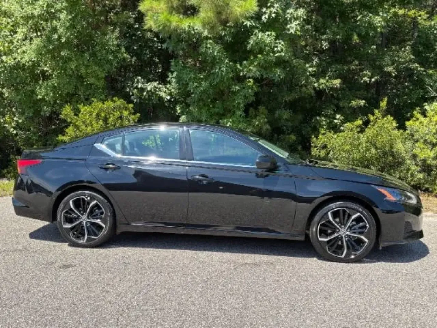 2024 /Sport Nissan Altima SR FWD (1N4BL4CV4RN) with an 2.5L I-4 gasoline direct injection engine, located at 2761 East Hwy 501, Conway, SC, 29526, (843) 331-1151, 33.781528, -78.989883 - Experience the thrill of driving with our 2024 Nissan Altima SR FWD, perfect for those seeking a blend of comfort, style, and efficiency. Whether you're a daily commuter navigating the bustling streets of Conway or a weekend adventurer exploring the scenic beauty of South Carolina, this sedan is des - Photo#3