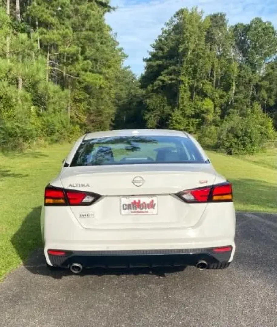 2024 /Sport Nissan Altima SR FWD (1N4BL4CV0RN) with an 2.5L I-4 gasoline direct injection engine, located at 2761 East Hwy 501, Conway, SC, 29526, (843) 331-1151, 33.781528, -78.989883 - **Elevate Your Commute with the 2024 Nissan Altima SR Perfect for Every Journey!**<br /> <br /> Are you in the market for a sedan that effortlessly combines style, comfort, and cutting-edge technology? Look no further than the **2024 Nissan Altima SR**, available now at **Car City - Calabash**, you - Photo#3