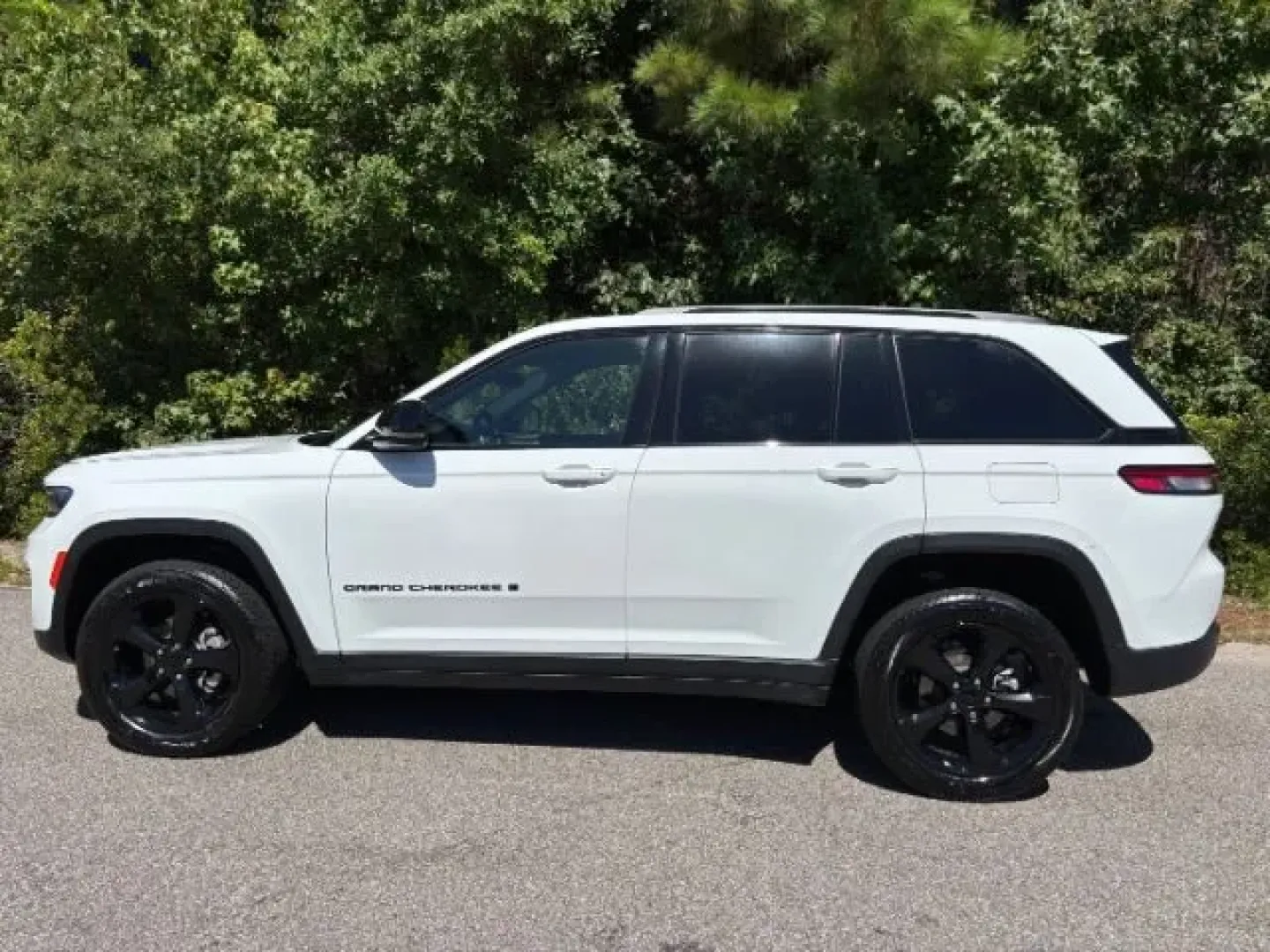2023 /Global Black Jeep Grand Cherokee Altitude 4x2 (1C4RJGAG0PC) with an Pentastar 3.6L V-6 DOHC engine, located at 2761 East Hwy 501, Conway, SC, 29526, (843) 331-1151, 33.781528, -78.989883 - **Embark on Your Next Adventure with the 2023 Jeep Grand Cherokee at Car City - Conway!**<br /> <br /> Are you ready to elevate your family outings or weekend getaways? The 2023 Jeep Grand Cherokee Altitude 4x2 is designed for those who crave both adventure and comfort, making it the perfect compani - Photo#2