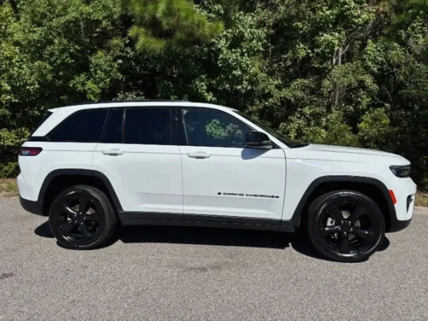 2023 /Global Black Jeep Grand Cherokee Altitude 4x2 (1C4RJGAG0PC) with an Pentastar 3.6L V-6 DOHC engine, located at 2761 East Hwy 501, Conway, SC, 29526, (843) 331-1151, 33.781528, -78.989883 - **Embark on Your Next Adventure with the 2023 Jeep Grand Cherokee at Car City - Conway!**<br /> <br /> Are you ready to elevate your family outings or weekend getaways? The 2023 Jeep Grand Cherokee Altitude 4x2 is designed for those who crave both adventure and comfort, making it the perfect compani - Photo#3