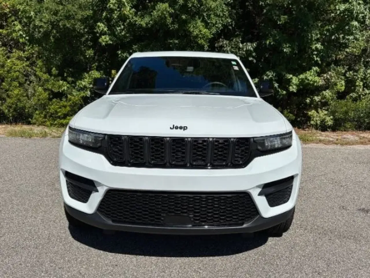2023 /Global Black Jeep Grand Cherokee Altitude 4x2 (1C4RJGAG0PC) with an Pentastar 3.6L V-6 DOHC engine, located at 2761 East Hwy 501, Conway, SC, 29526, (843) 331-1151, 33.781528, -78.989883 - **Embark on Your Next Adventure with the 2023 Jeep Grand Cherokee at Car City - Conway!**<br /> <br /> Are you ready to elevate your family outings or weekend getaways? The 2023 Jeep Grand Cherokee Altitude 4x2 is designed for those who crave both adventure and comfort, making it the perfect compani - Photo#4