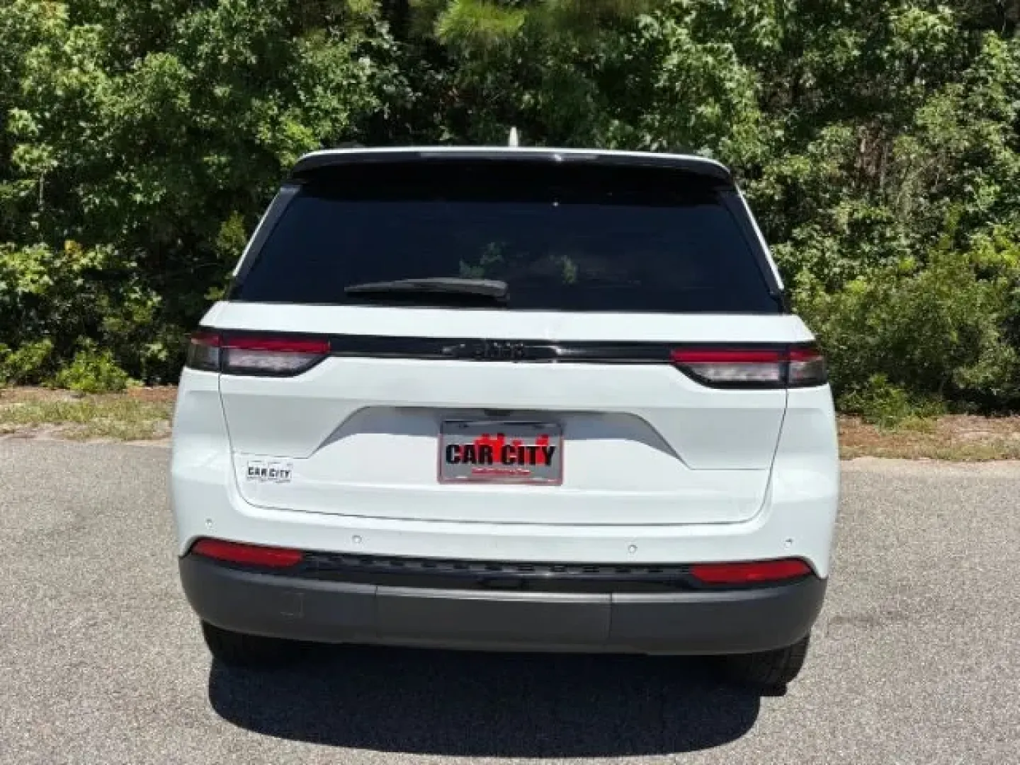 2023 /Global Black Jeep Grand Cherokee Altitude 4x2 (1C4RJGAG0PC) with an Pentastar 3.6L V-6 DOHC engine, located at 2761 East Hwy 501, Conway, SC, 29526, (843) 331-1151, 33.781528, -78.989883 - **Embark on Your Next Adventure with the 2023 Jeep Grand Cherokee at Car City - Conway!**<br /> <br /> Are you ready to elevate your family outings or weekend getaways? The 2023 Jeep Grand Cherokee Altitude 4x2 is designed for those who crave both adventure and comfort, making it the perfect compani - Photo#5