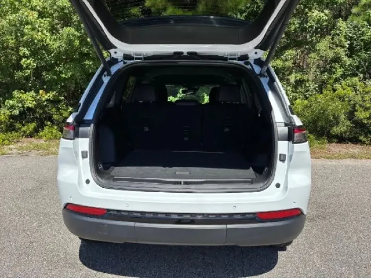 2023 /Global Black Jeep Grand Cherokee Altitude 4x2 (1C4RJGAG0PC) with an Pentastar 3.6L V-6 DOHC engine, located at 2761 East Hwy 501, Conway, SC, 29526, (843) 331-1151, 33.781528, -78.989883 - **Embark on Your Next Adventure with the 2023 Jeep Grand Cherokee at Car City - Conway!**<br /> <br /> Are you ready to elevate your family outings or weekend getaways? The 2023 Jeep Grand Cherokee Altitude 4x2 is designed for those who crave both adventure and comfort, making it the perfect compani - Photo#13