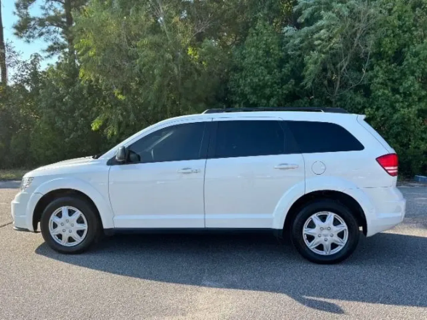 2018 Dodge Journey SE (3C4PDCAB3JT) with an 2.4L L4 DOHC 16V engine, 4-Speed Automatic transmission, located at 2761 East Hwy 501, Conway, SC, 29526, (843) 331-1151, 33.781528, -78.989883 - **Discover Your Next Adventure with the 2018 Dodge Journey SE at Car City - Conway!**<br /> <br /> Are you ready to elevate your family outings or weekend getaways? The 2018 Dodge Journey SE is the ideal companion for those who crave exploration while keeping comfort and safety front and center. Per - Photo#2