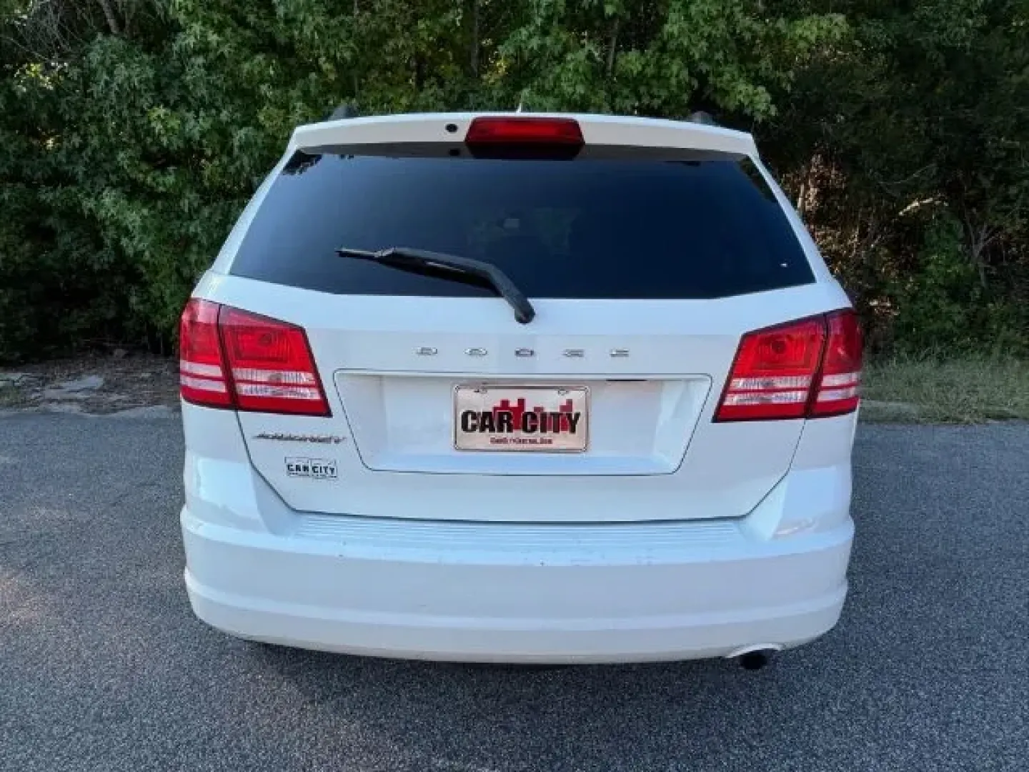 2018 Dodge Journey SE (3C4PDCAB3JT) with an 2.4L L4 DOHC 16V engine, 4-Speed Automatic transmission, located at 2761 East Hwy 501, Conway, SC, 29526, (843) 331-1151, 33.781528, -78.989883 - **Discover Your Next Adventure with the 2018 Dodge Journey SE at Car City - Conway!**<br /> <br /> Are you ready to elevate your family outings or weekend getaways? The 2018 Dodge Journey SE is the ideal companion for those who crave exploration while keeping comfort and safety front and center. Per - Photo#5