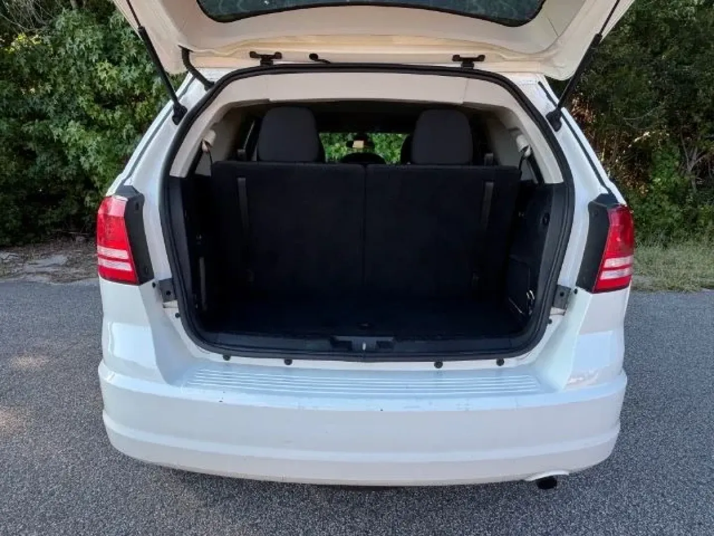2018 Dodge Journey SE (3C4PDCAB3JT) with an 2.4L L4 DOHC 16V engine, 4-Speed Automatic transmission, located at 2761 East Hwy 501, Conway, SC, 29526, (843) 331-1151, 33.781528, -78.989883 - **Discover Your Next Adventure with the 2018 Dodge Journey SE at Car City - Conway!**<br /> <br /> Are you ready to elevate your family outings or weekend getaways? The 2018 Dodge Journey SE is the ideal companion for those who crave exploration while keeping comfort and safety front and center. Per - Photo#14