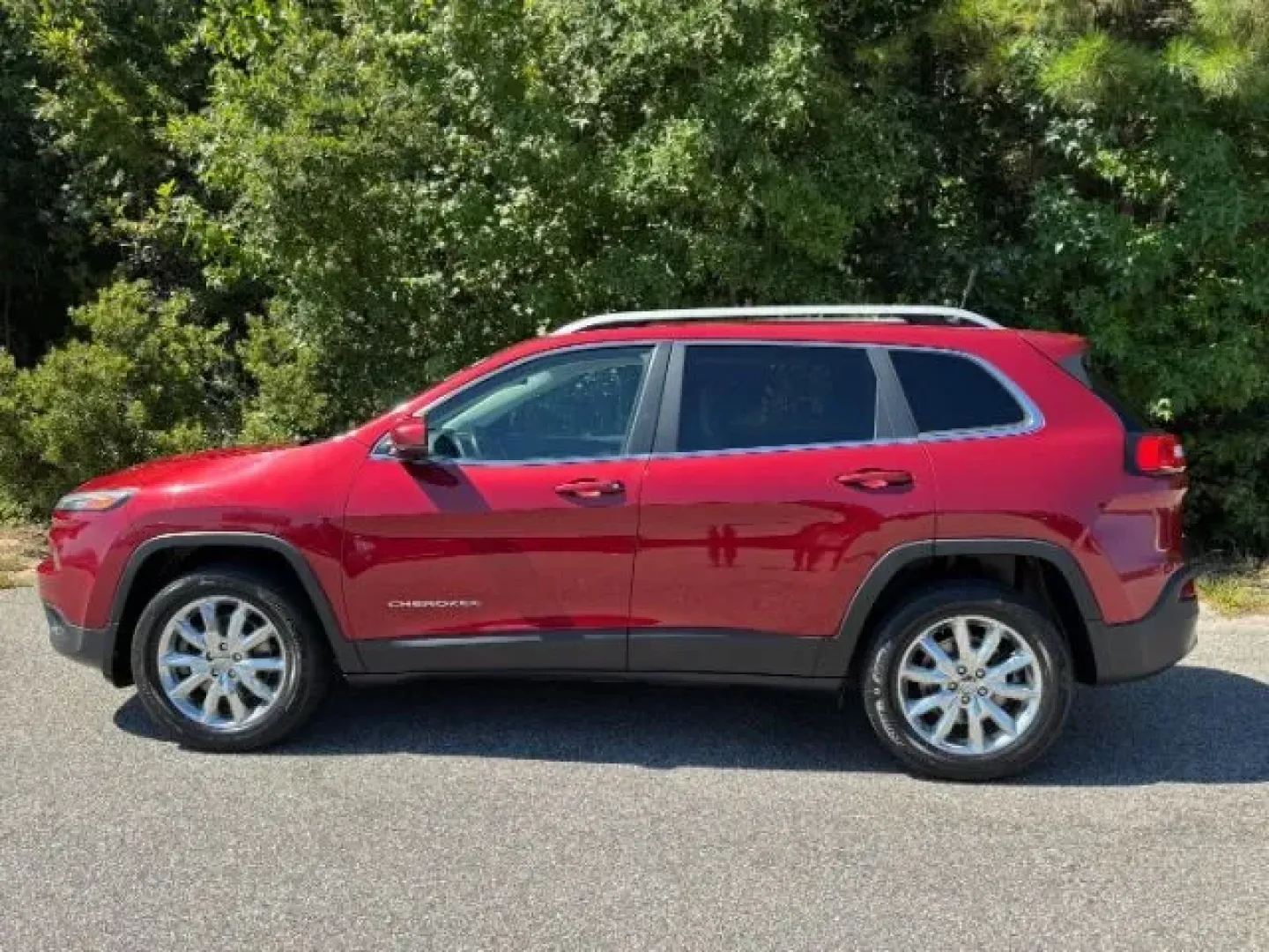 2016 /Light Frost Beige/Black Jeep Cherokee Limited (1C4PJMDB7GW) with an Other engine, located at 2761 East Hwy 501, Conway, SC, 29526, (843) 331-1151, 33.781528, -78.989883 - **Conquer Every Adventure with the 2016 Jeep Cherokee Limited at Car City - Conway!**<br /> <br /> Are you ready to elevate your driving experience? Whether you're commuting to work, heading out for a family road trip, or navigating through weekend adventures, the 2016 Jeep Cherokee Limited is the p - Photo#2