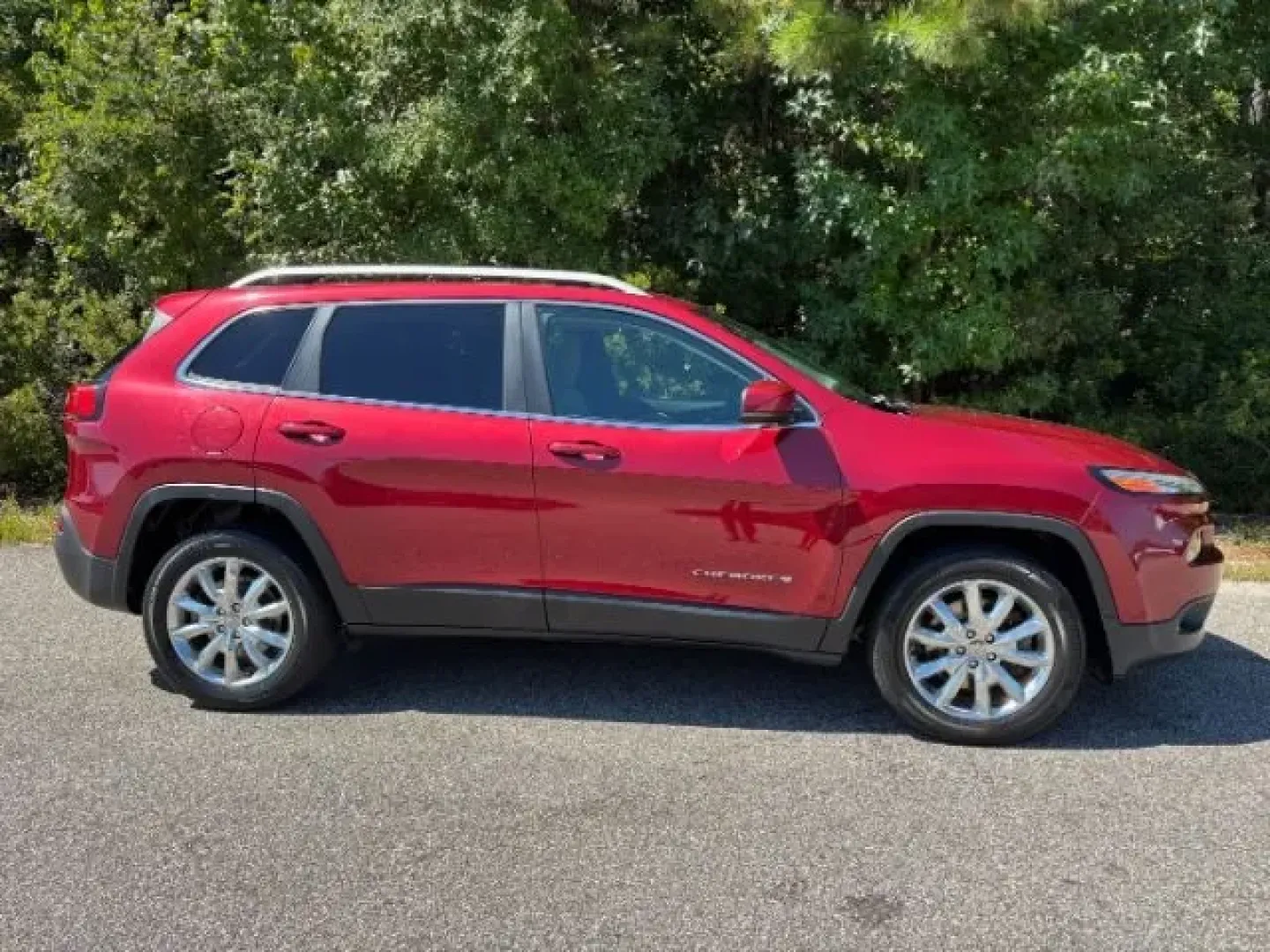 2016 /Light Frost Beige/Black Jeep Cherokee Limited (1C4PJMDB7GW) with an Other engine, located at 2761 East Hwy 501, Conway, SC, 29526, (843) 331-1151, 33.781528, -78.989883 - **Conquer Every Adventure with the 2016 Jeep Cherokee Limited at Car City - Conway!**<br /> <br /> Are you ready to elevate your driving experience? Whether you're commuting to work, heading out for a family road trip, or navigating through weekend adventures, the 2016 Jeep Cherokee Limited is the p - Photo#3