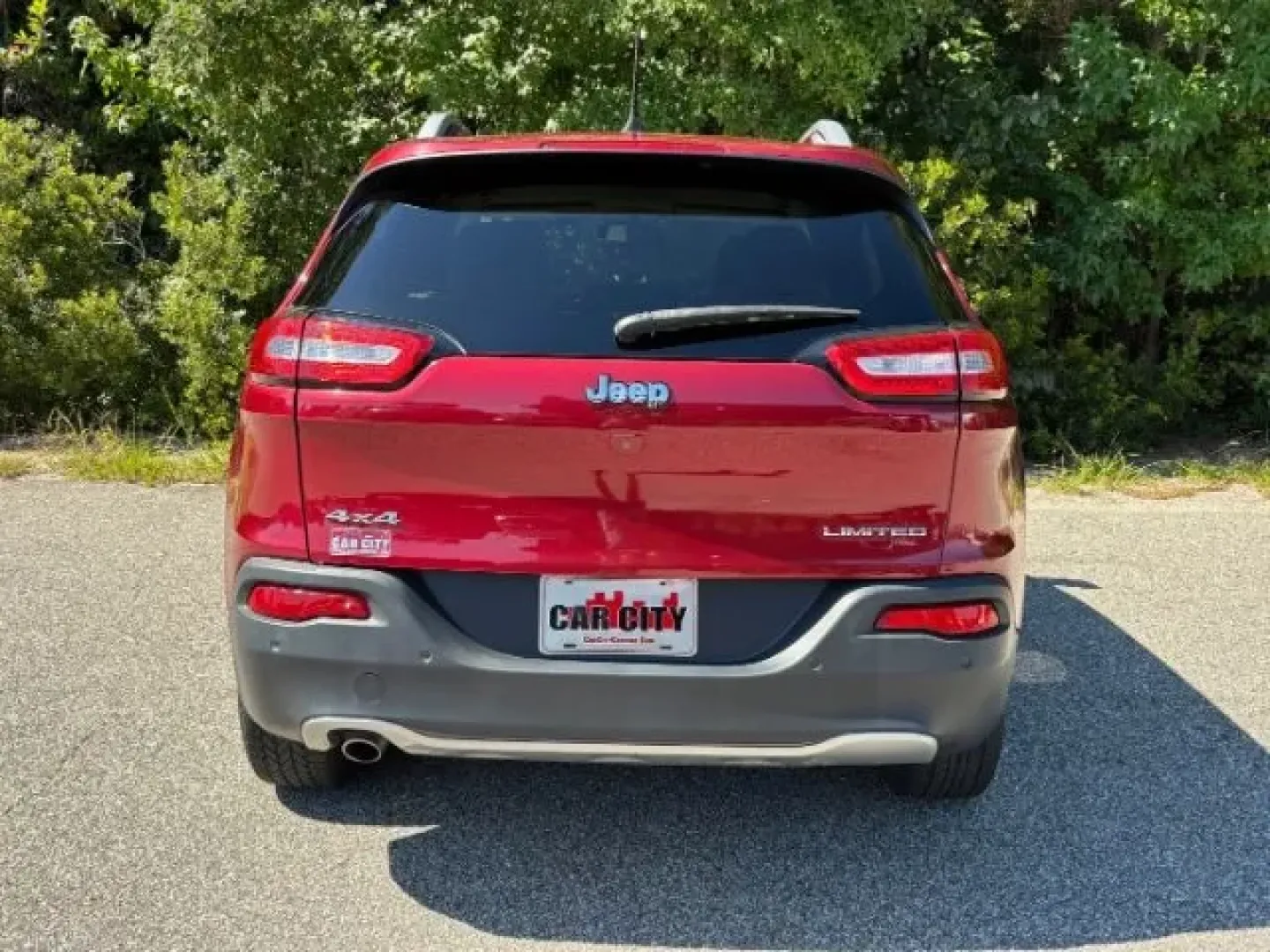 2016 /Light Frost Beige/Black Jeep Cherokee Limited (1C4PJMDB7GW) with an Other engine, located at 2761 East Hwy 501, Conway, SC, 29526, (843) 331-1151, 33.781528, -78.989883 - **Conquer Every Adventure with the 2016 Jeep Cherokee Limited at Car City - Conway!**<br /> <br /> Are you ready to elevate your driving experience? Whether you're commuting to work, heading out for a family road trip, or navigating through weekend adventures, the 2016 Jeep Cherokee Limited is the p - Photo#5
