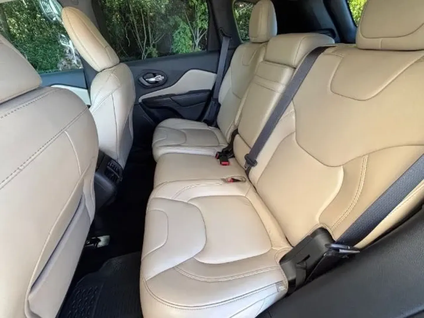2016 /Light Frost Beige/Black Jeep Cherokee Limited (1C4PJMDB7GW) with an Other engine, located at 2761 East Hwy 501, Conway, SC, 29526, (843) 331-1151, 33.781528, -78.989883 - **Conquer Every Adventure with the 2016 Jeep Cherokee Limited at Car City - Conway!**<br /> <br /> Are you ready to elevate your driving experience? Whether you're commuting to work, heading out for a family road trip, or navigating through weekend adventures, the 2016 Jeep Cherokee Limited is the p - Photo#11