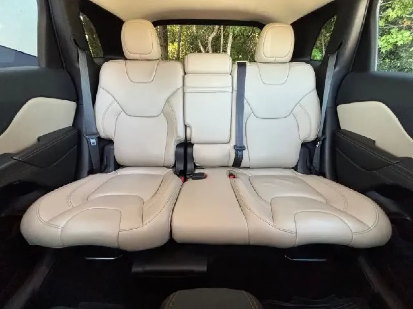 2016 /Light Frost Beige/Black Jeep Cherokee Limited (1C4PJMDB7GW) with an Other engine, located at 2761 East Hwy 501, Conway, SC, 29526, (843) 331-1151, 33.781528, -78.989883 - **Conquer Every Adventure with the 2016 Jeep Cherokee Limited at Car City - Conway!**<br /> <br /> Are you ready to elevate your driving experience? Whether you're commuting to work, heading out for a family road trip, or navigating through weekend adventures, the 2016 Jeep Cherokee Limited is the p - Photo#12