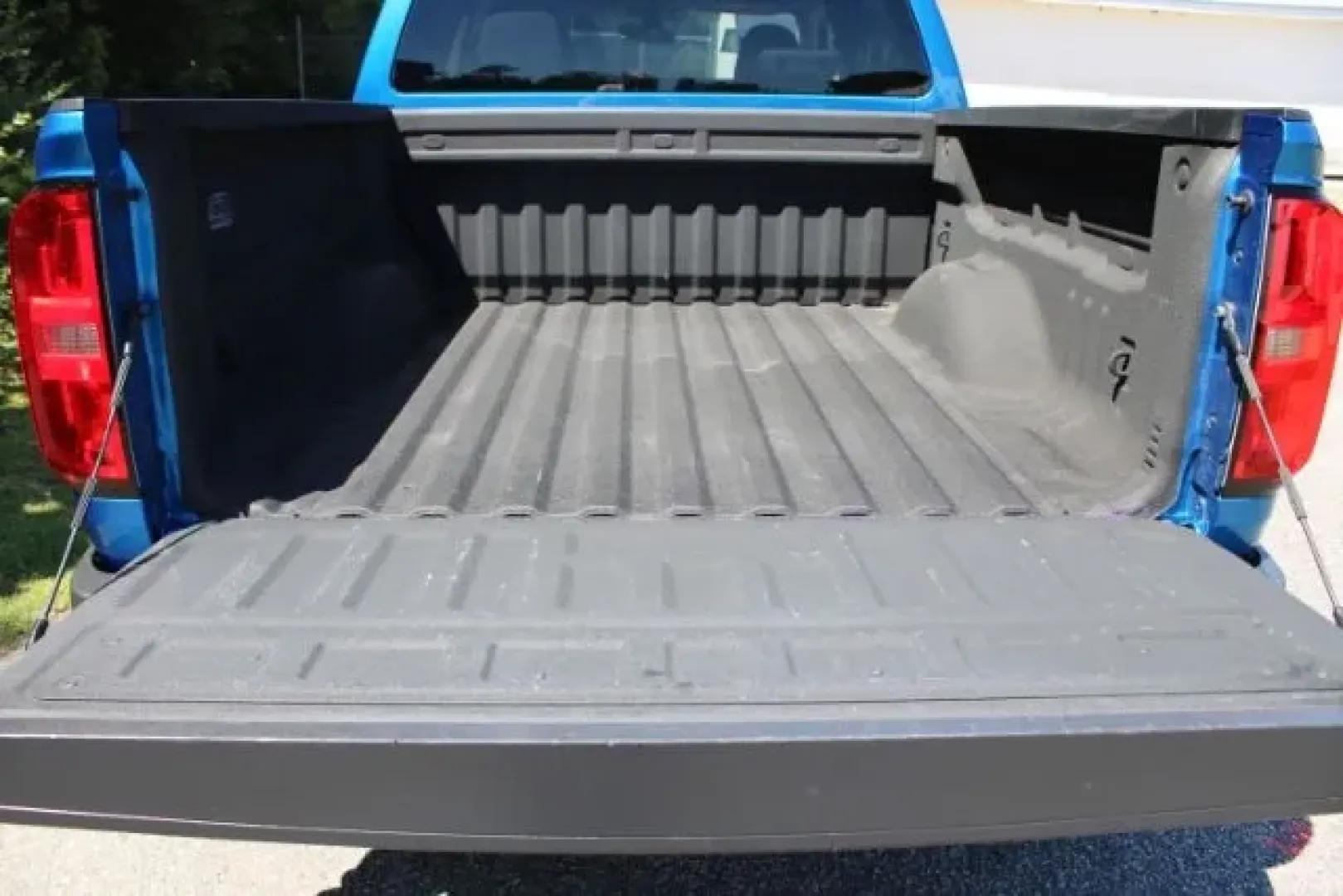 2021 Chevrolet Colorado 4WD Crew Cab Short Box WT (1GCGTBEN6M1) with an Other engine, located at 3598 James B White Hwy South, Whiteville, NC, 28472, (910) 642-3196, 34.294846, -78.732613 - Looking for the ultimate vehicle to elevate your weekend adventures or enhance your daily commute? Look no further than this stunning 2021 Chevrolet Colorado 4WD Crew Cab, available now at Car City - Whitesville. Whether you're a budget-conscious buyer in search of quality used vehicles or a growing - Photo#3