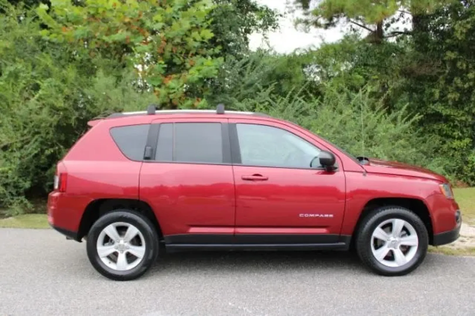 2016 /Dark Slate Gray, pre Jeep Compass Sport 4WD (1C4NJDBB5GD) with an 2.4L L4 DOHC 16V engine, located at 3598 James B White Hwy South, Whiteville, NC, 28472, (910) 642-3196, 34.294846, -78.732613 - **Experience Adventure with This 2016 Jeep Compass Sport 4WD at Car City - Conway!**<br /> <br /> Are you a weekend warrior searching for the perfect SUV to accompany you on your outdoor adventures? Look no further than this exceptional 2016 Jeep Compass Sport 4WD available at Car City - Conway. Thi - Photo#3