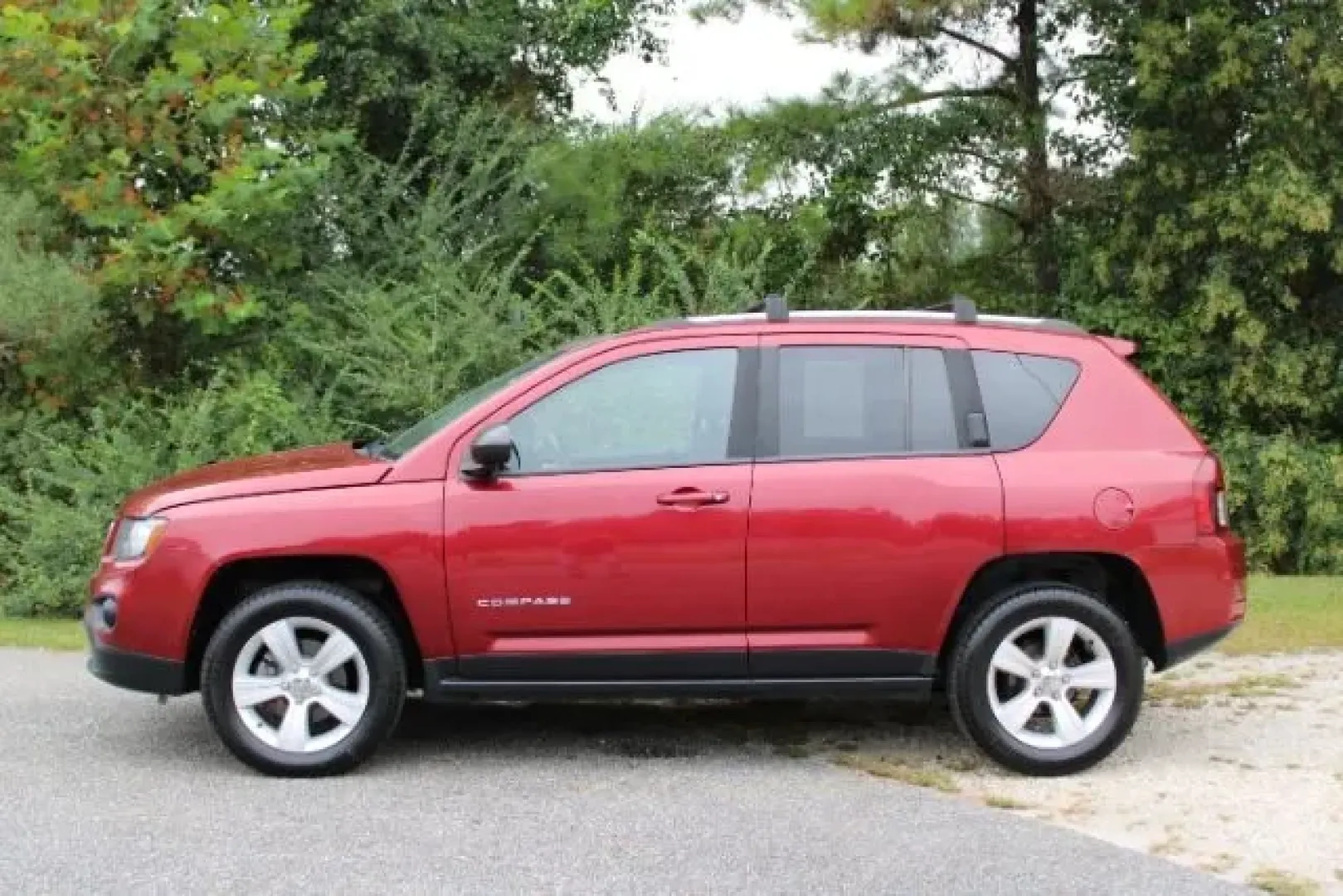 2016 /Dark Slate Gray, pre Jeep Compass Sport 4WD (1C4NJDBB5GD) with an 2.4L L4 DOHC 16V engine, located at 3598 James B White Hwy South, Whiteville, NC, 28472, (910) 642-3196, 34.294846, -78.732613 - **Experience Adventure with This 2016 Jeep Compass Sport 4WD at Car City - Conway!**<br /> <br /> Are you a weekend warrior searching for the perfect SUV to accompany you on your outdoor adventures? Look no further than this exceptional 2016 Jeep Compass Sport 4WD available at Car City - Conway. Thi - Photo#4