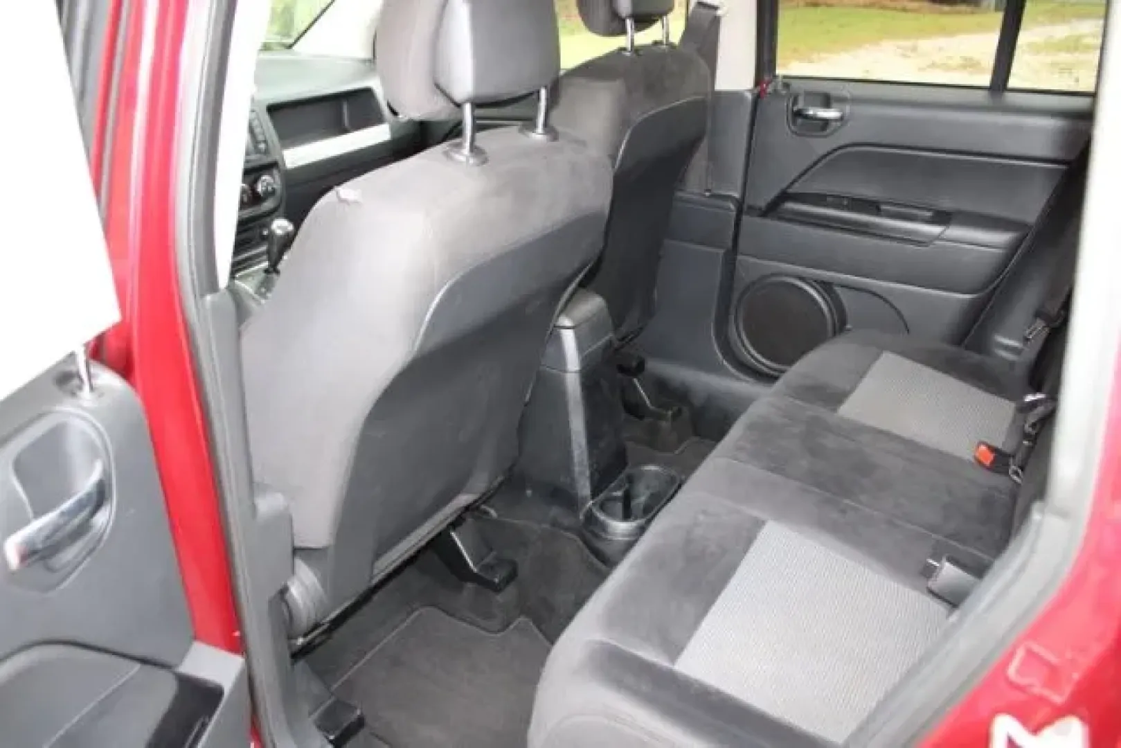 2016 /Dark Slate Gray, pre Jeep Compass Sport 4WD (1C4NJDBB5GD) with an 2.4L L4 DOHC 16V engine, located at 3598 James B White Hwy South, Whiteville, NC, 28472, (910) 642-3196, 34.294846, -78.732613 - **Experience Adventure with This 2016 Jeep Compass Sport 4WD at Car City - Conway!**<br /> <br /> Are you a weekend warrior searching for the perfect SUV to accompany you on your outdoor adventures? Look no further than this exceptional 2016 Jeep Compass Sport 4WD available at Car City - Conway. Thi - Photo#8