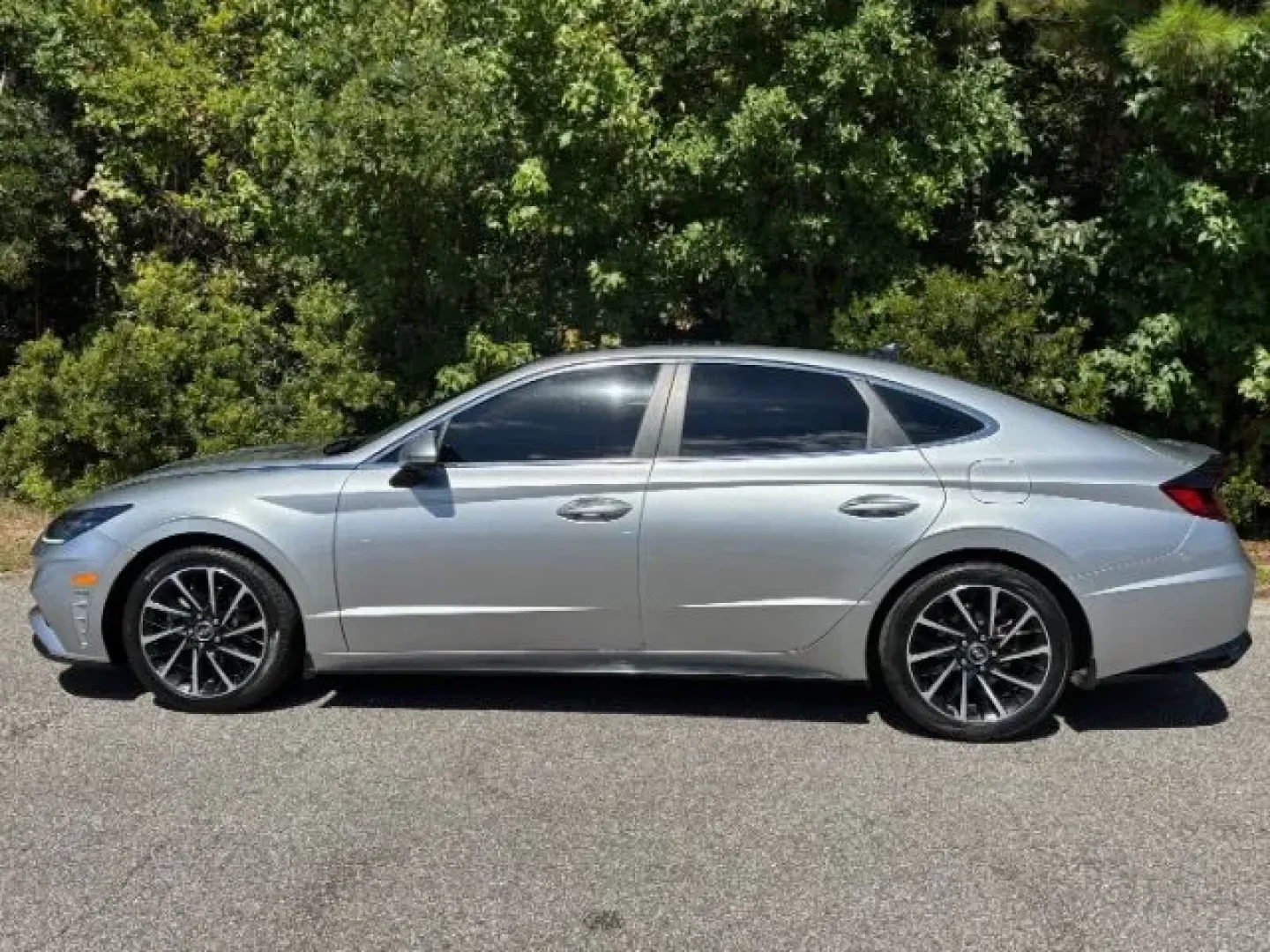 2021 /Dark Gray Hyundai Sonata Limited (5NPEH4J21MH) with an 1.6L L4 DOHC 16V TURBO engine, 8-Speed Automatic transmission, located at 2761 East Hwy 501, Conway, SC, 29526, (843) 331-1151, 33.781528, -78.989883 - **Discover Adventure and Comfort with the 2021 Hyundai Sonata Limited at Car City - Conway!**<br /> <br /> Are you in search of a versatile vehicle that seamlessly adapts to your lifestyle? Look no further than this stunning 2021 Hyundai Sonata Limited, perfect for commuting on busy highways, weeken - Photo#3