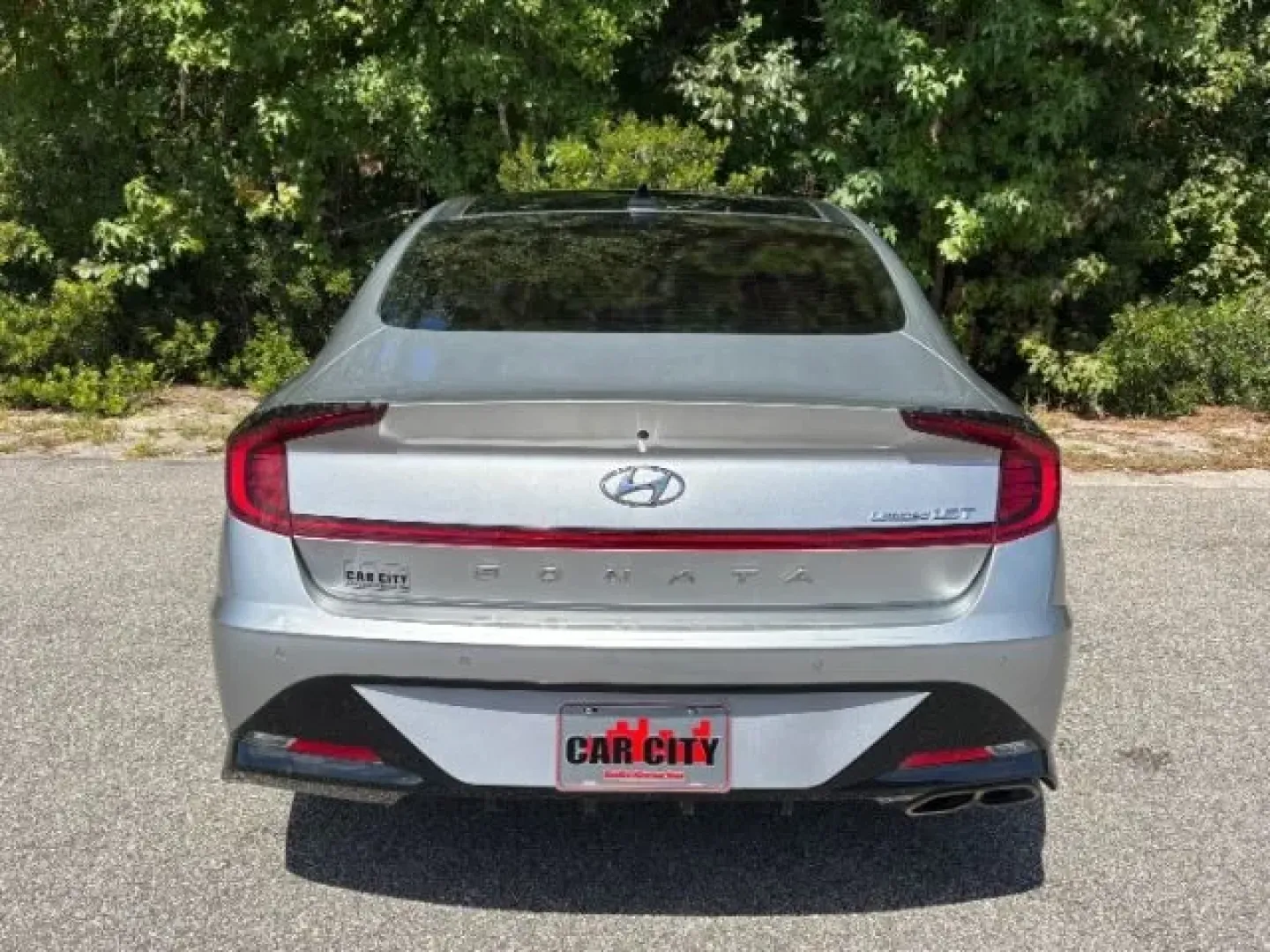 2021 /Dark Gray Hyundai Sonata Limited (5NPEH4J21MH) with an 1.6L L4 DOHC 16V TURBO engine, 8-Speed Automatic transmission, located at 2761 East Hwy 501, Conway, SC, 29526, (843) 331-1151, 33.781528, -78.989883 - **Discover Adventure and Comfort with the 2021 Hyundai Sonata Limited at Car City - Conway!**<br /> <br /> Are you in search of a versatile vehicle that seamlessly adapts to your lifestyle? Look no further than this stunning 2021 Hyundai Sonata Limited, perfect for commuting on busy highways, weeken - Photo#6