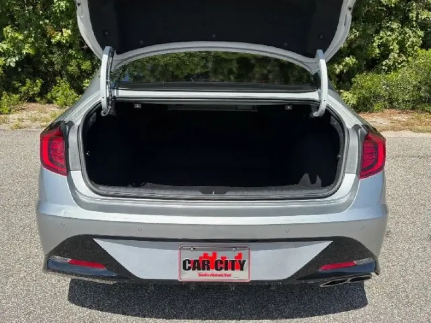 2021 /Dark Gray Hyundai Sonata Limited (5NPEH4J21MH) with an 1.6L L4 DOHC 16V TURBO engine, 8-Speed Automatic transmission, located at 2761 East Hwy 501, Conway, SC, 29526, (843) 331-1151, 33.781528, -78.989883 - **Discover Adventure and Comfort with the 2021 Hyundai Sonata Limited at Car City - Conway!**<br /> <br /> Are you in search of a versatile vehicle that seamlessly adapts to your lifestyle? Look no further than this stunning 2021 Hyundai Sonata Limited, perfect for commuting on busy highways, weeken - Photo#15