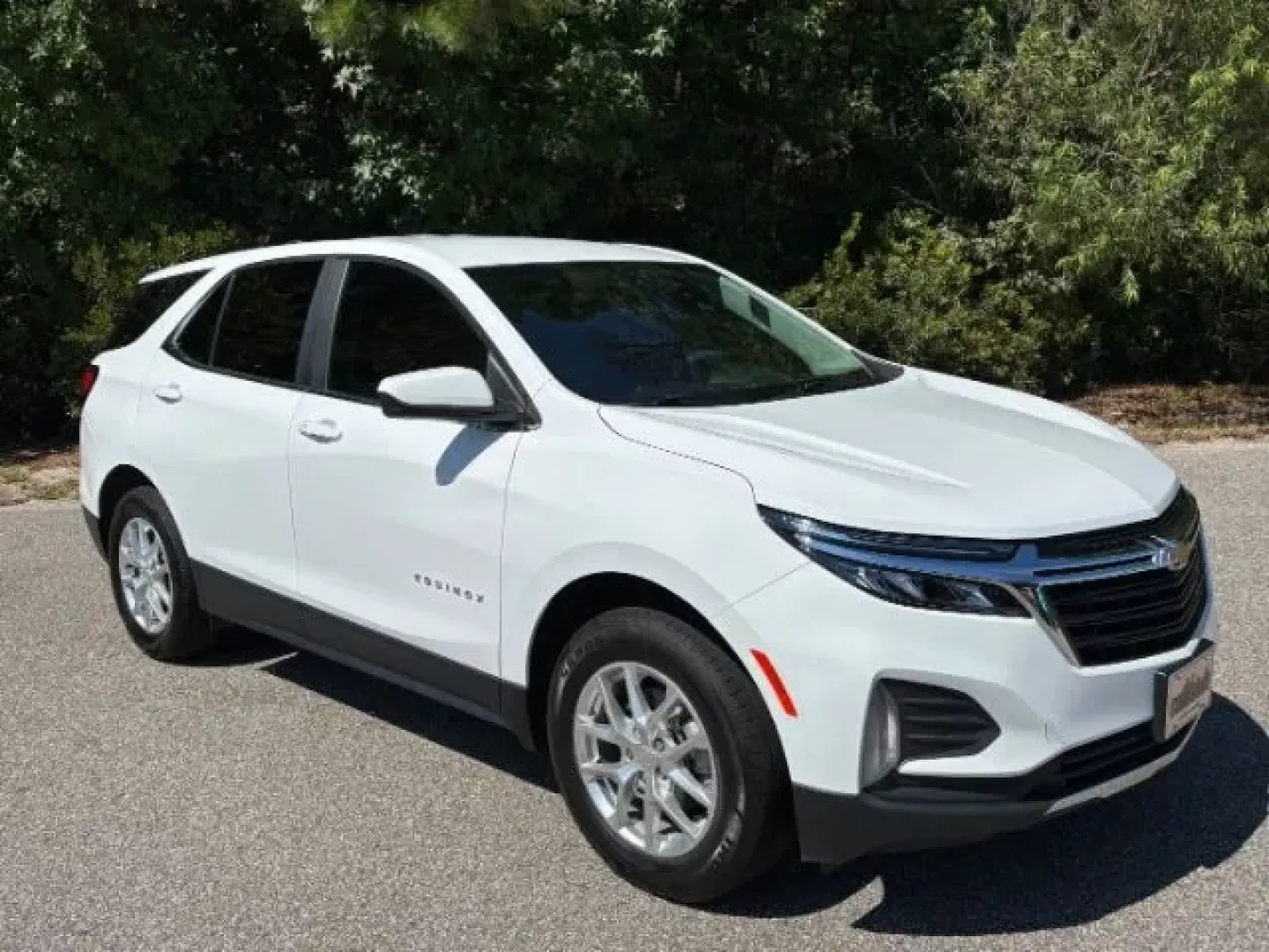 2022 /Jet Black Chevrolet Equinox AWD LT (3GNAXUEV8NL) with an 1.5L I-4 gasoline direct injection engine, located at 2761 East Hwy 501, Conway, SC, 29526, (843) 331-1151, 33.781528, -78.989883 - Are you searching for the perfect blend of comfort, style, and practicality? Look no further! The 2022 Chevrolet Equinox AWD LT is the ideal vehicle for those who crave adventure without sacrificing daily convenience. Whether you're commuting to work in Myrtle Beach, taking family trips to the Carol - Photo#1