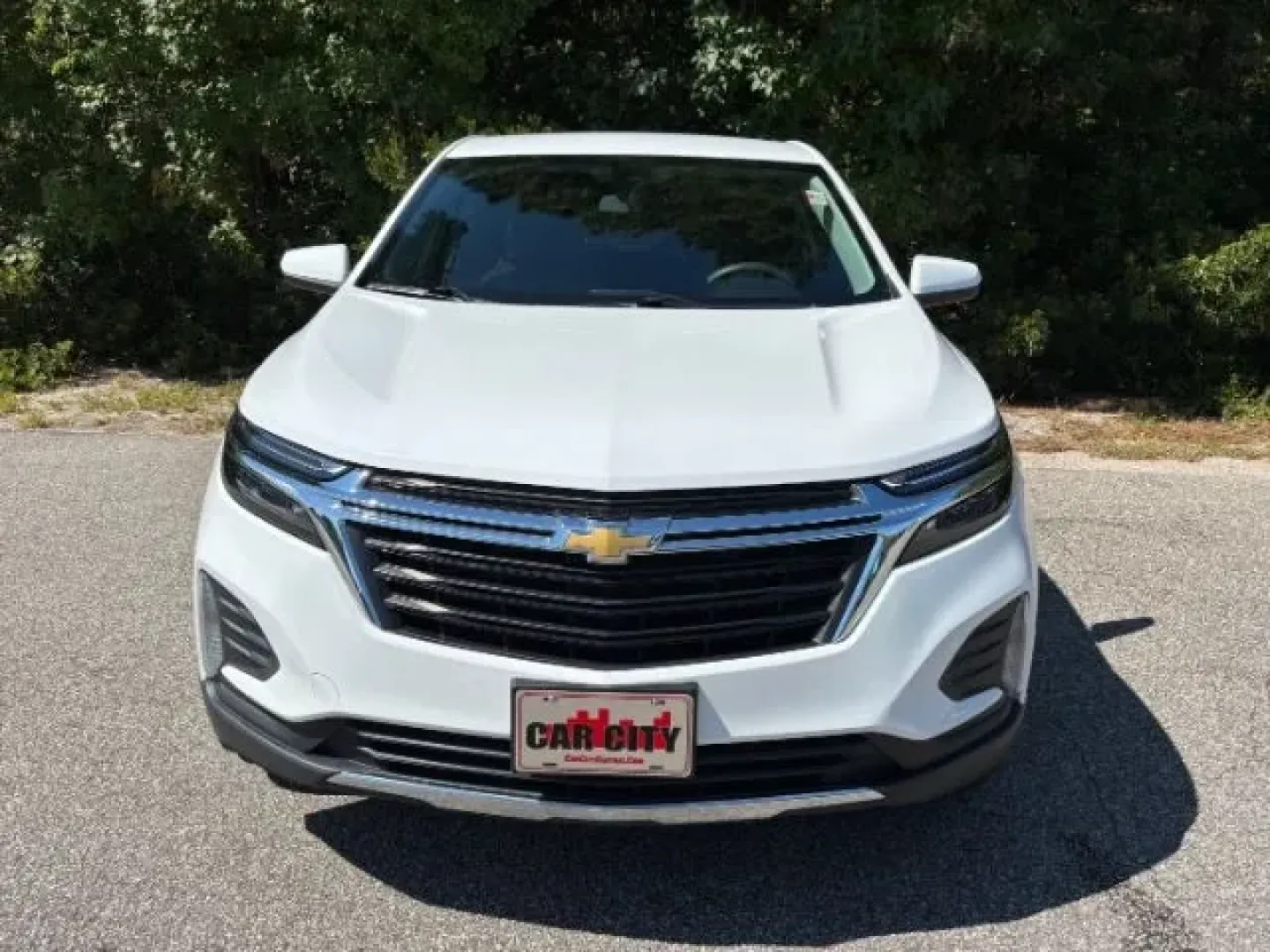 2022 /Jet Black Chevrolet Equinox AWD LT (3GNAXUEV8NL) with an 1.5L I-4 gasoline direct injection engine, located at 2761 East Hwy 501, Conway, SC, 29526, (843) 331-1151, 33.781528, -78.989883 - Are you searching for the perfect blend of comfort, style, and practicality? Look no further! The 2022 Chevrolet Equinox AWD LT is the ideal vehicle for those who crave adventure without sacrificing daily convenience. Whether you're commuting to work in Myrtle Beach, taking family trips to the Carol - Photo#4