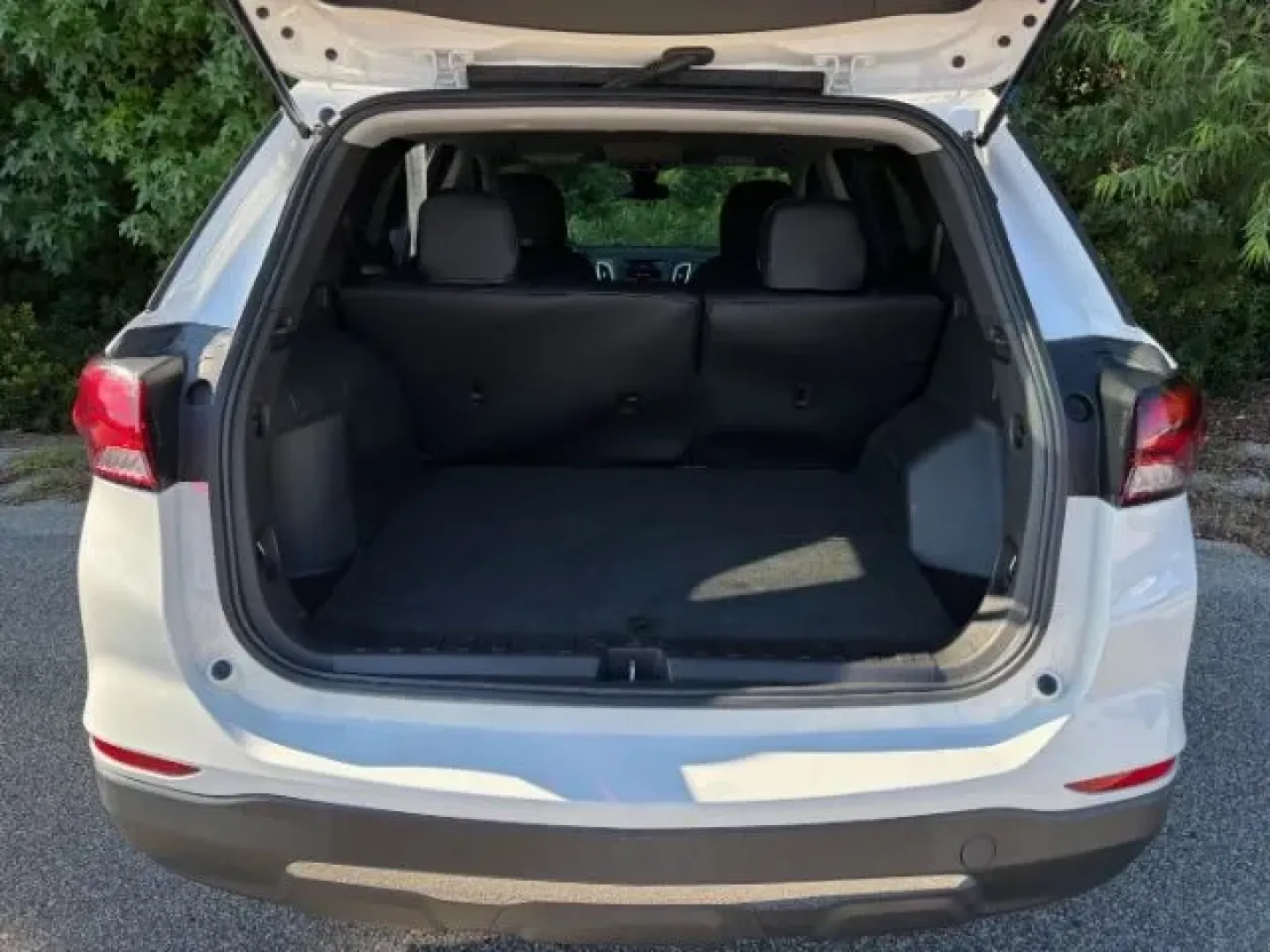2022 /Jet Black Chevrolet Equinox AWD LT (3GNAXUEV8NL) with an 1.5L I-4 gasoline direct injection engine, located at 2761 East Hwy 501, Conway, SC, 29526, (843) 331-1151, 33.781528, -78.989883 - Are you searching for the perfect blend of comfort, style, and practicality? Look no further! The 2022 Chevrolet Equinox AWD LT is the ideal vehicle for those who crave adventure without sacrificing daily convenience. Whether you're commuting to work in Myrtle Beach, taking family trips to the Carol - Photo#13