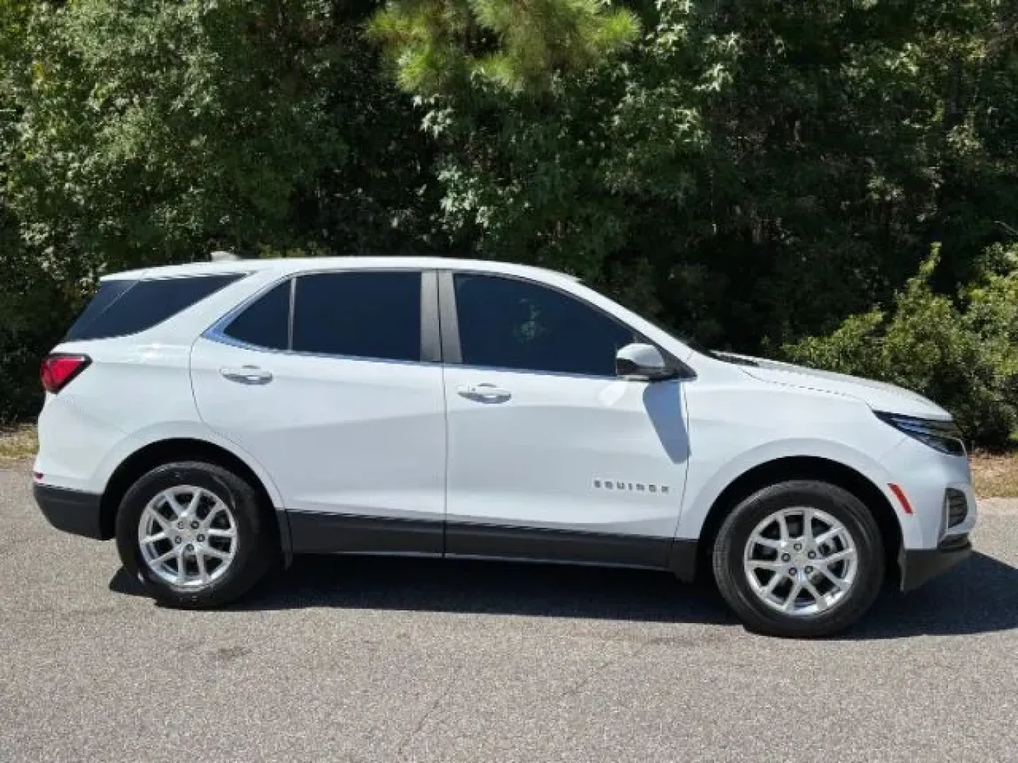 2022 /Jet Black Chevrolet Equinox AWD LT (3GNAXUEV8NL) with an 1.5L I-4 gasoline di engine, located at 2761 East Hwy 501, Conway, SC, 29526, (843) 331-1151, 33.781528, -78.989883 - Are you searching for the perfect blend of comfort, style, and practicality? Look no further! The 2022 Chevrolet Equinox AWD LT is the ideal vehicle for those who crave adventure without sacrificing daily convenience. Whether you're commuting to work in Myrtle Beach, taking family trips to the Carol - Photo#3
